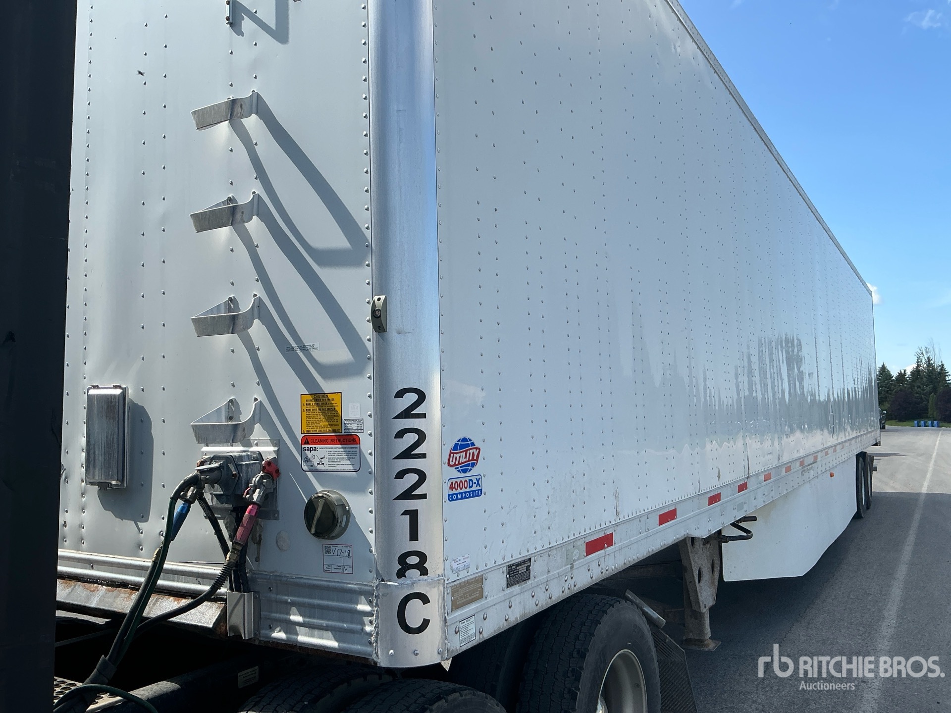 2016 Utility 4000DX