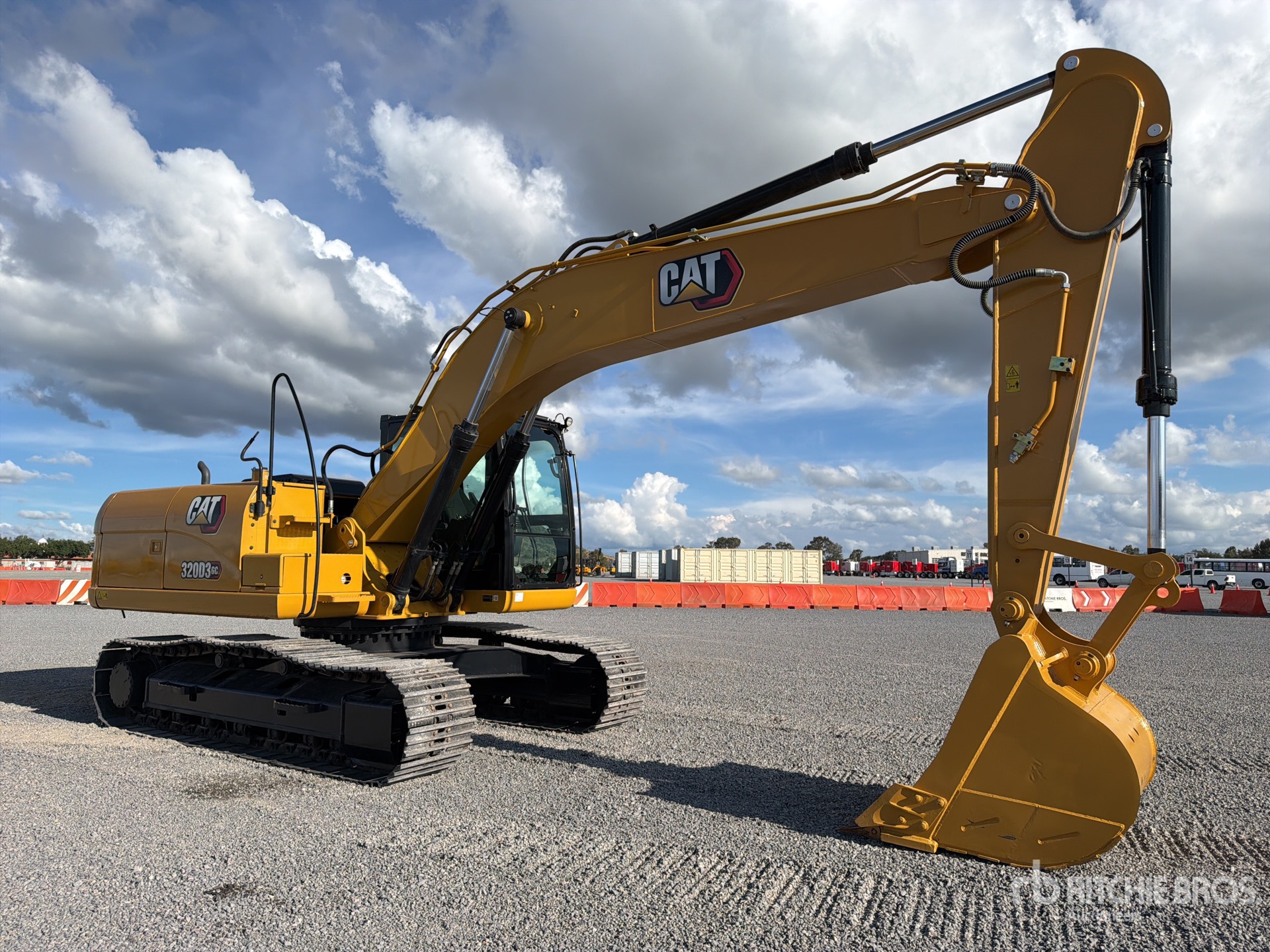 2024 Caterpillar 320D3 GC