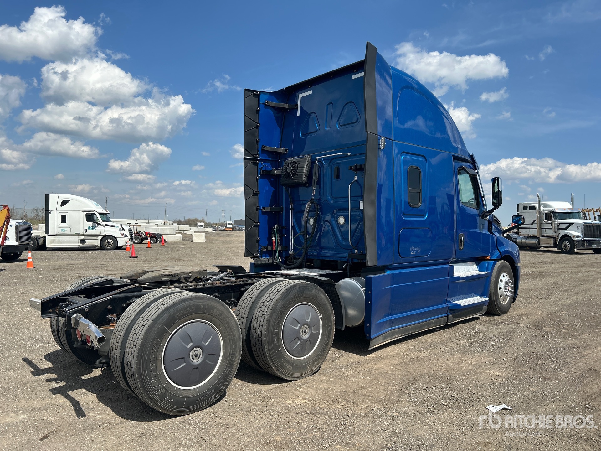 2023 Freightliner CASCADIA 126
