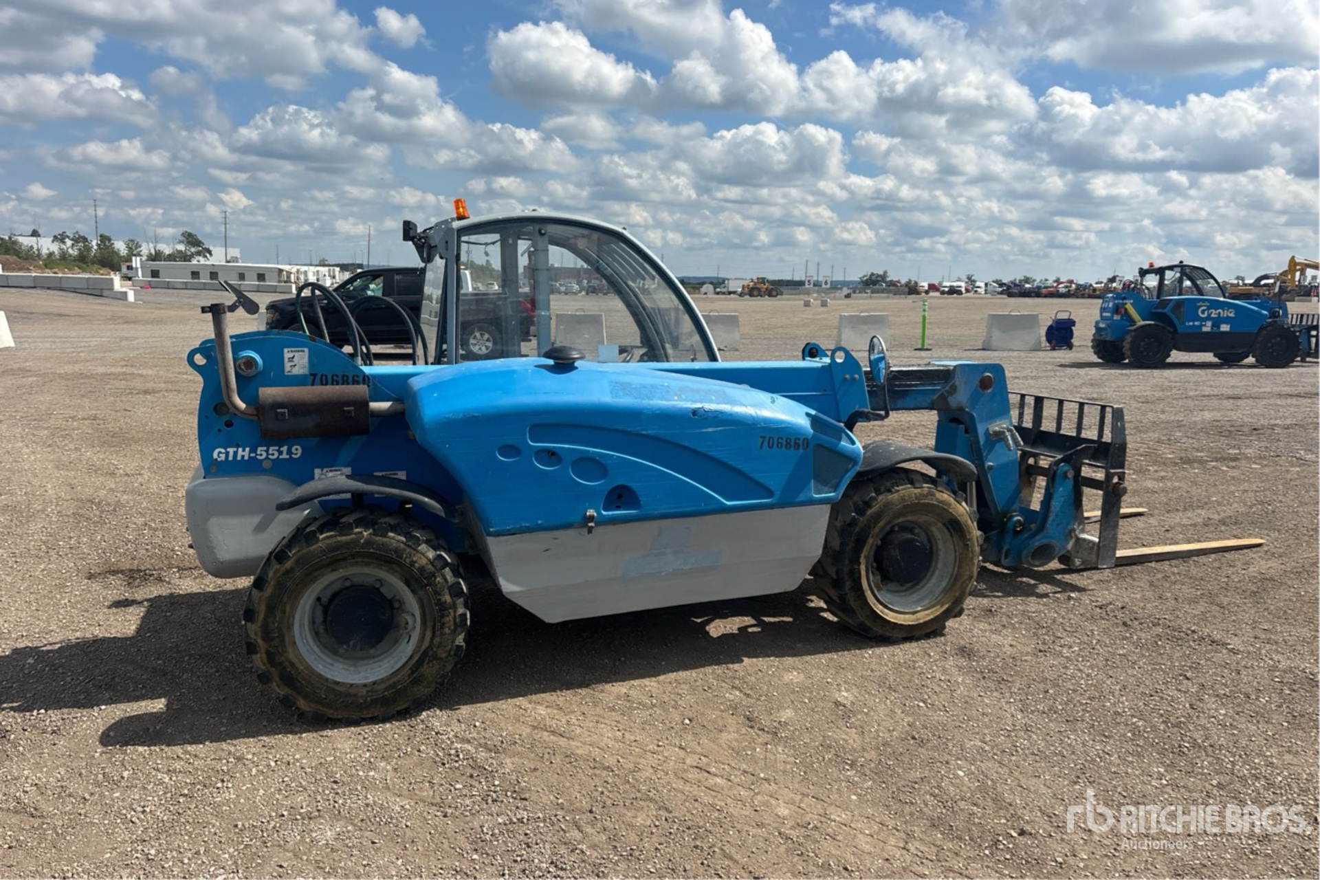 2011 Genie GTH-5519