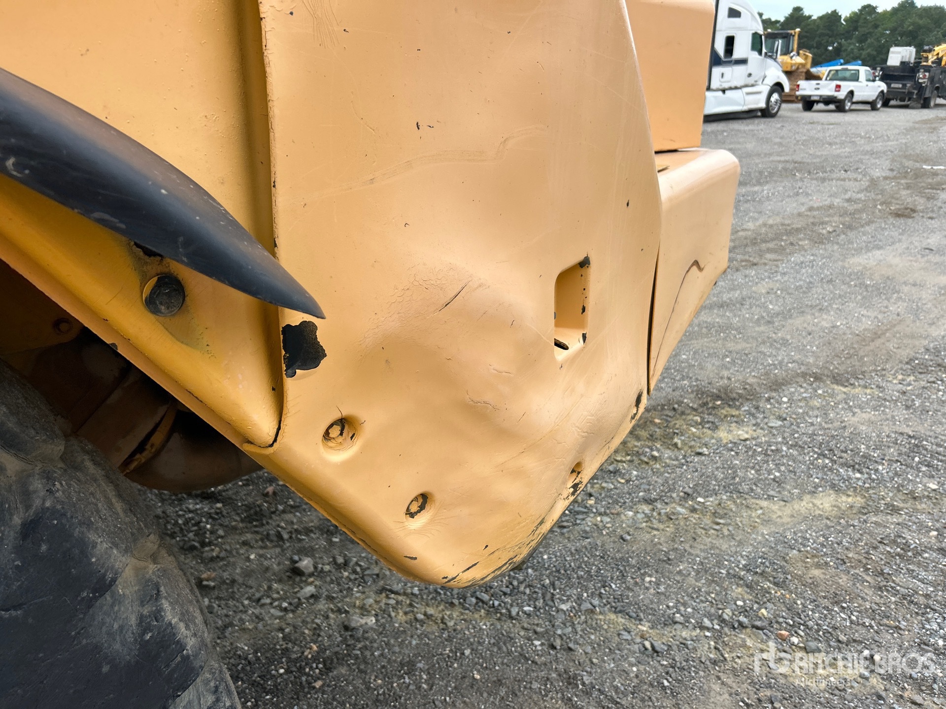 2005 Caterpillar 725