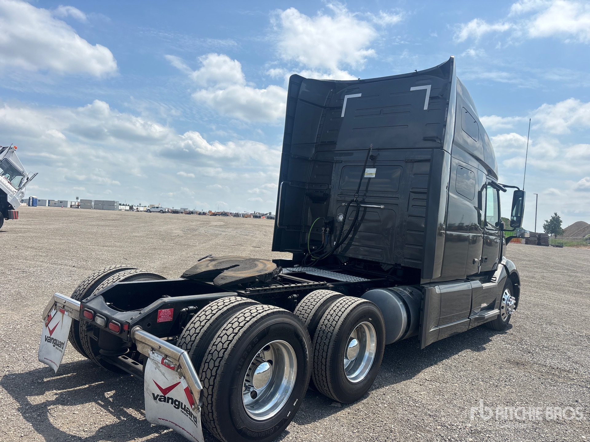 2023 Volvo VNL