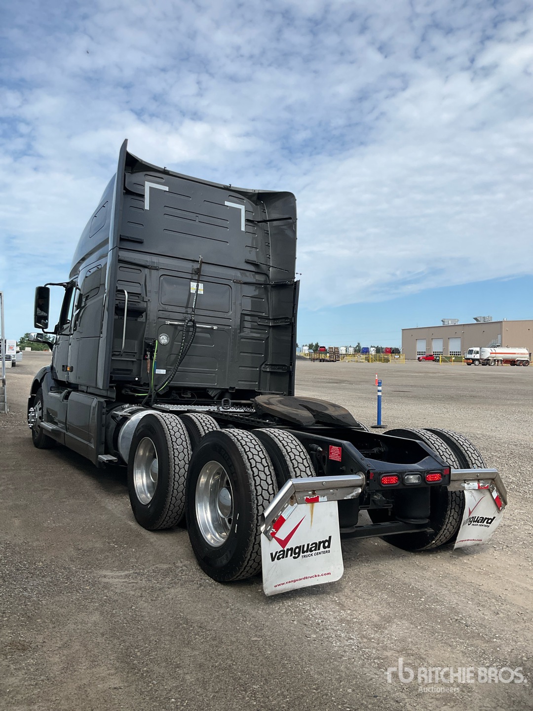 2023 Volvo VNL