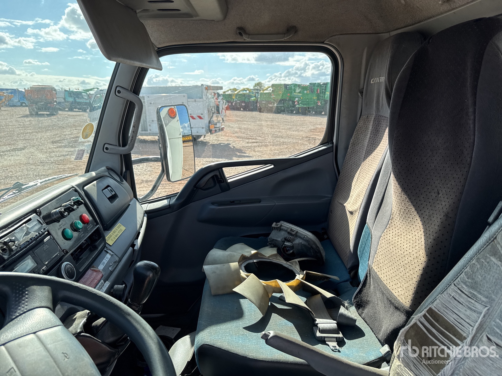 2015 Fuso CANTER 6S15