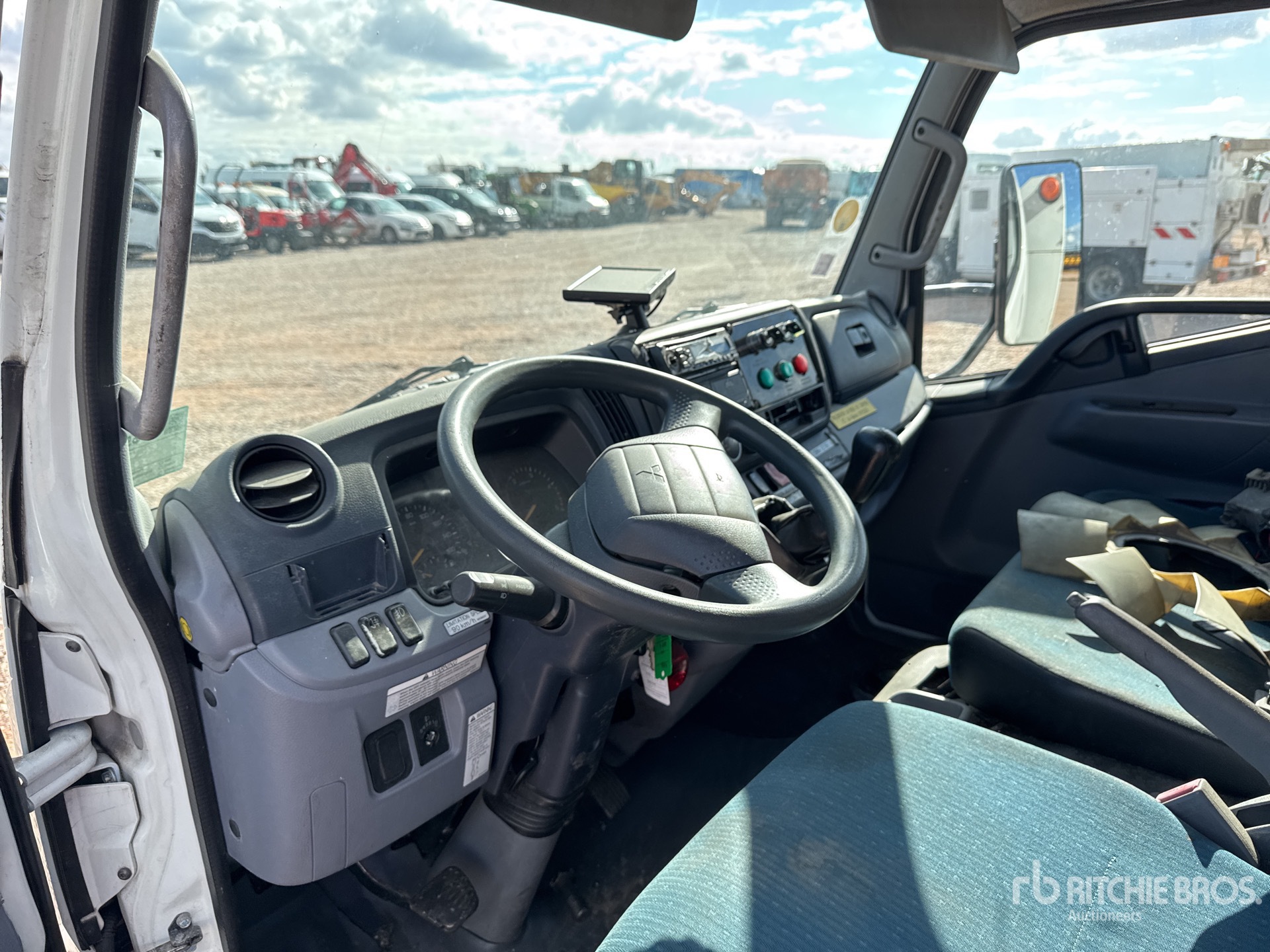 2015 Fuso CANTER 6S15
