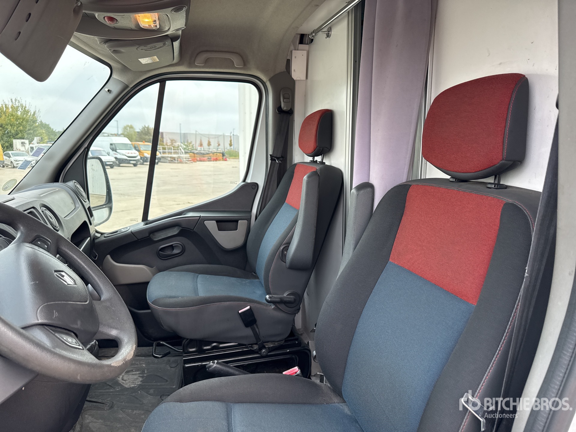 2015 Renault MASTER DCI135