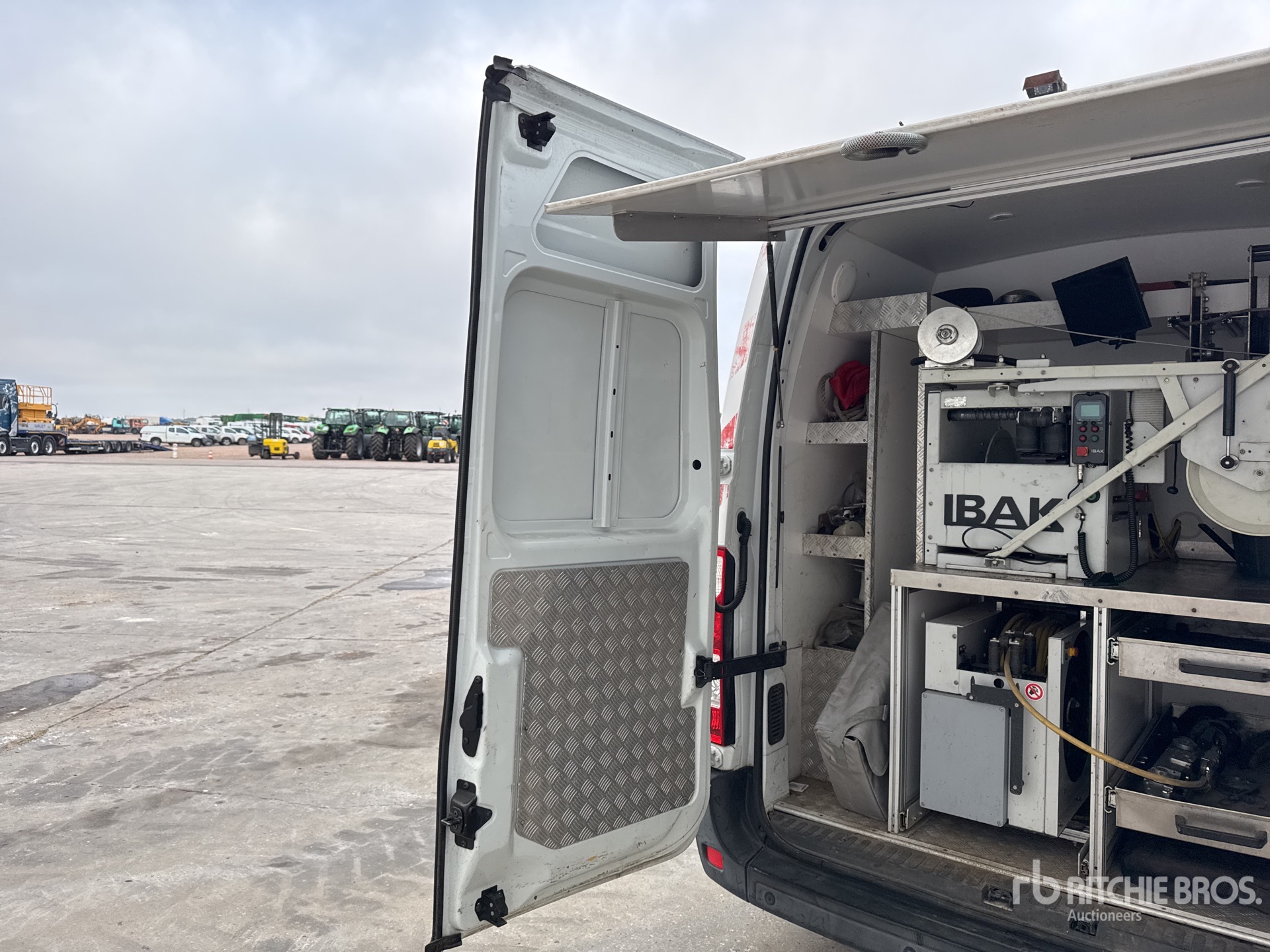 2015 Renault MASTER DCI135