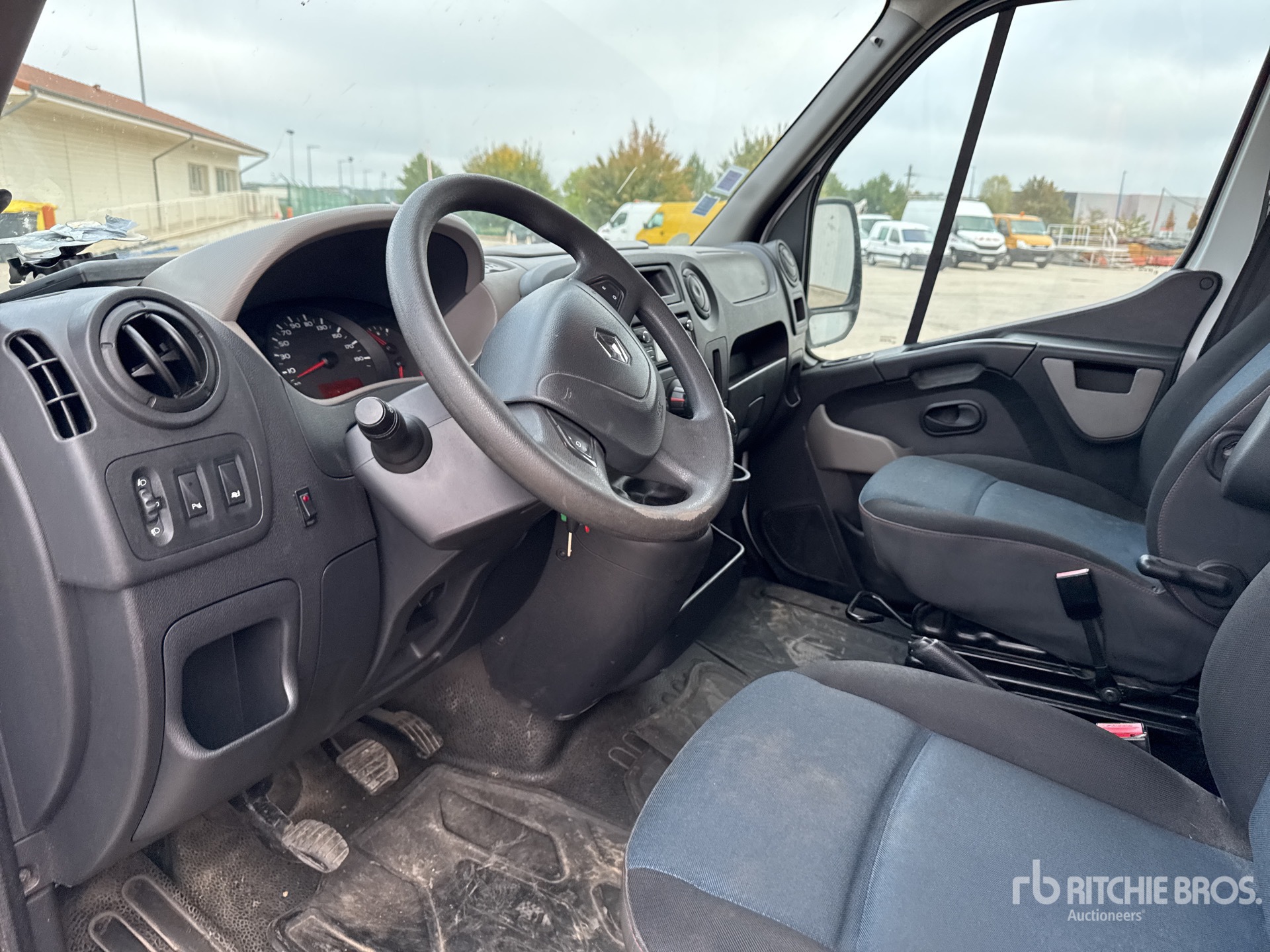 2015 Renault MASTER DCI135