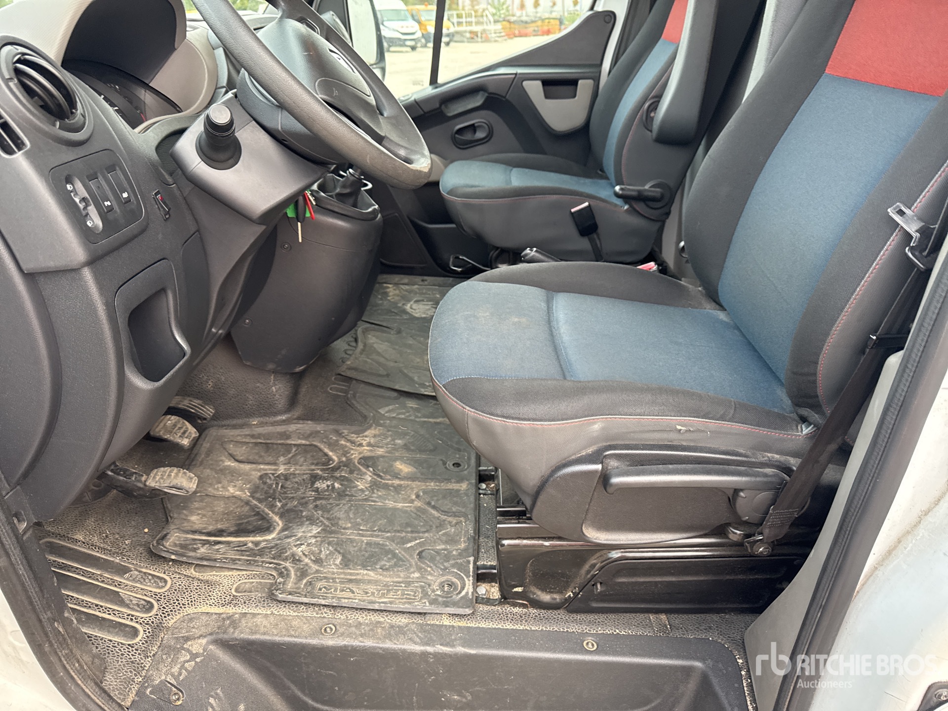 2015 Renault MASTER DCI135