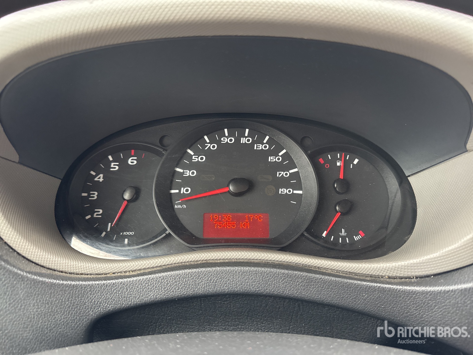 2015 Renault MASTER DCI135