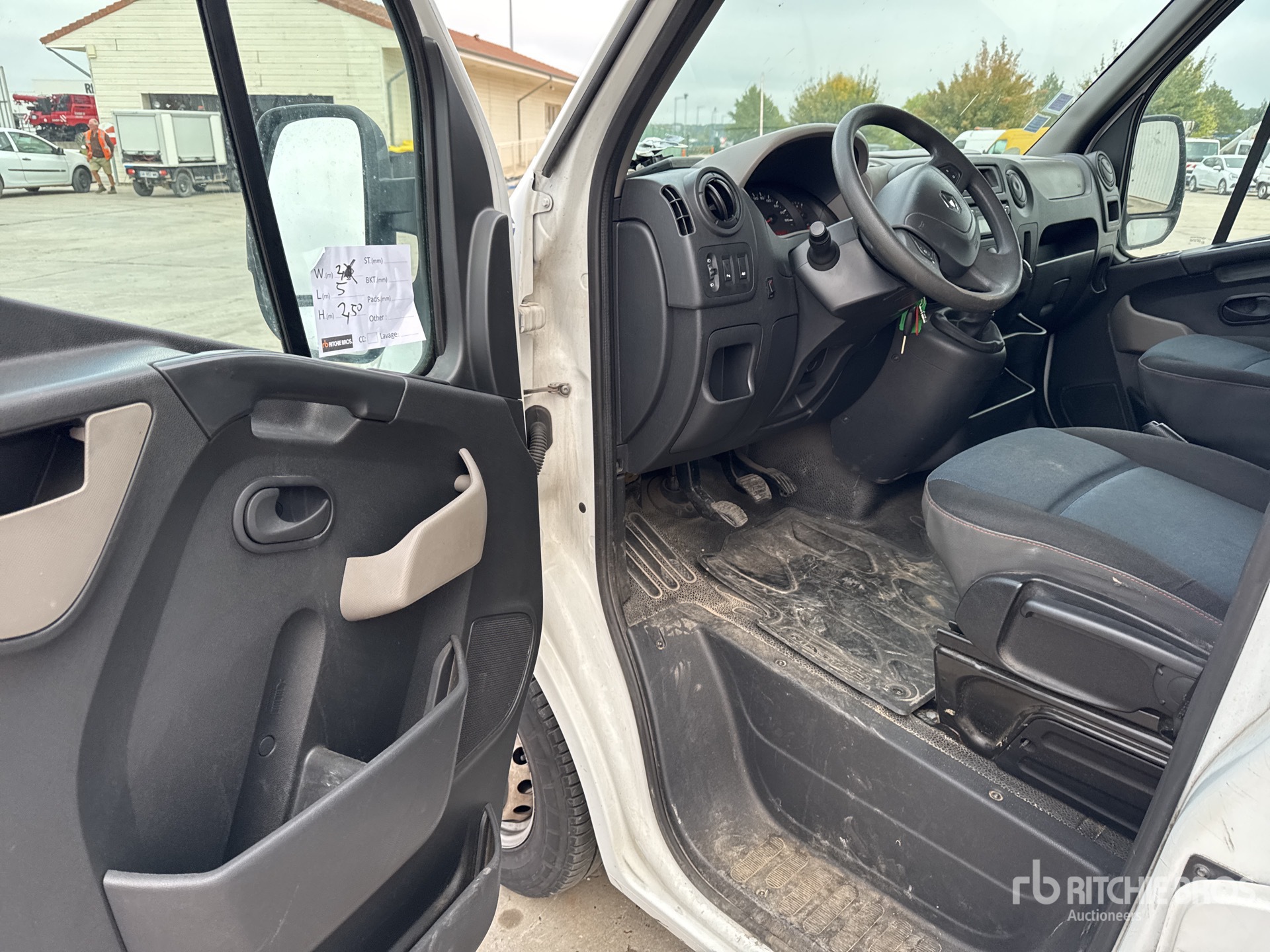 2015 Renault MASTER DCI135