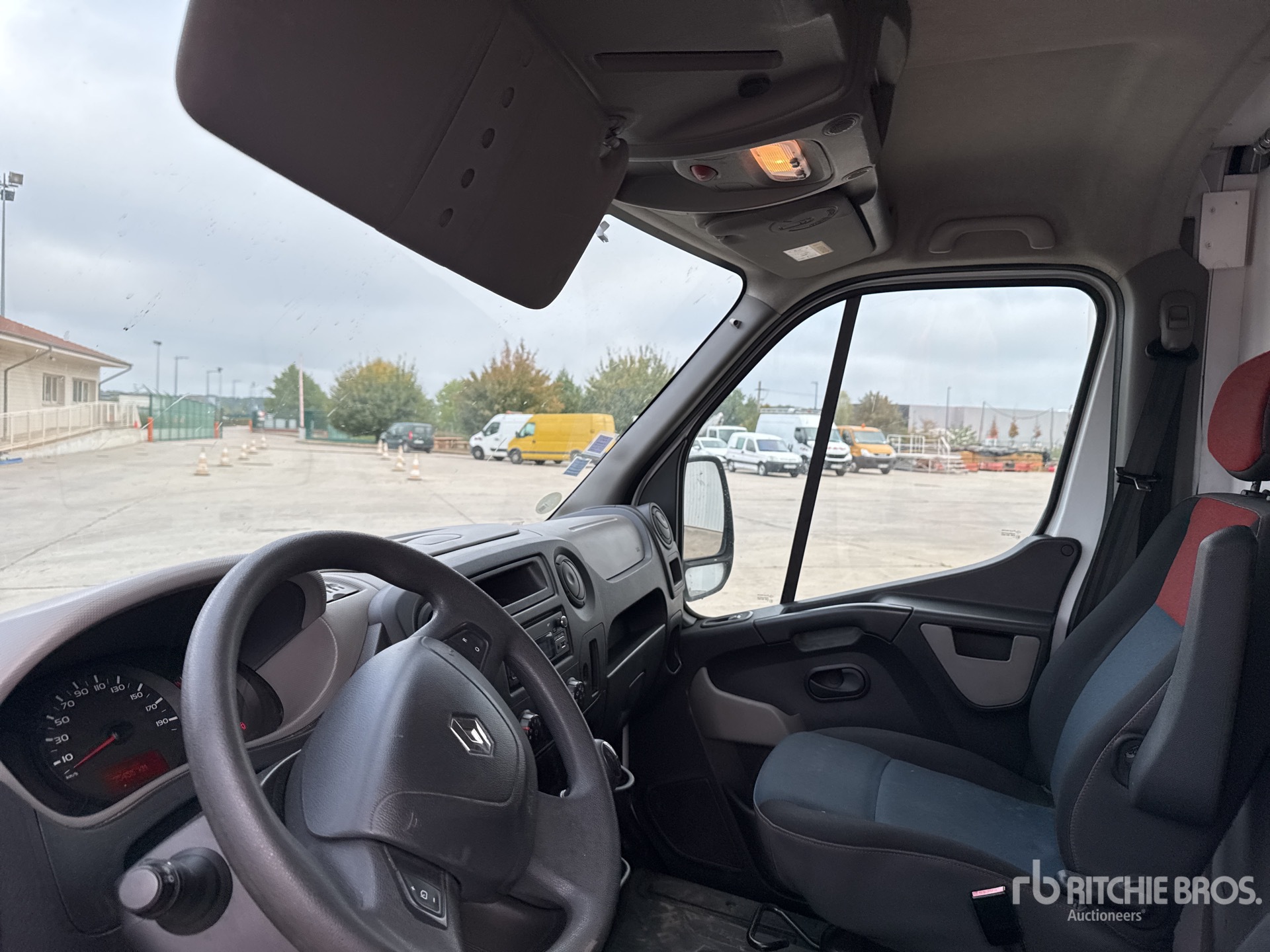 2015 Renault MASTER DCI135