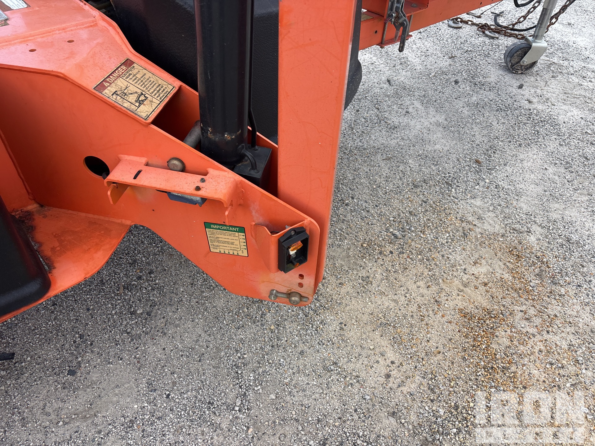 2019 JLG T-350
