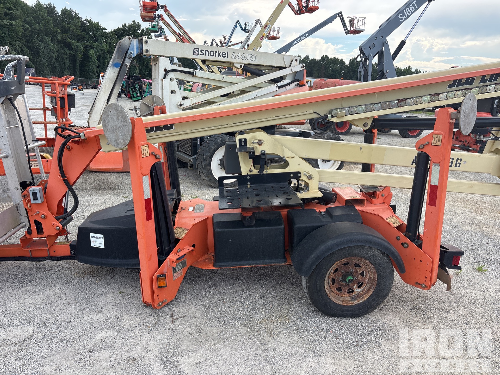 2019 JLG T-350