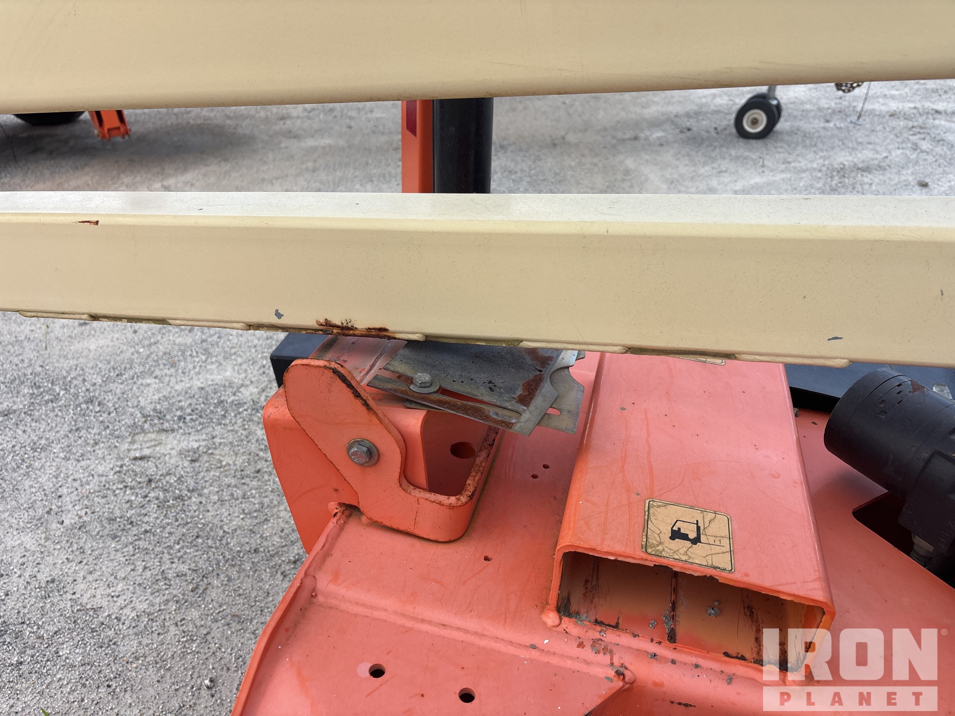 2019 JLG T-350