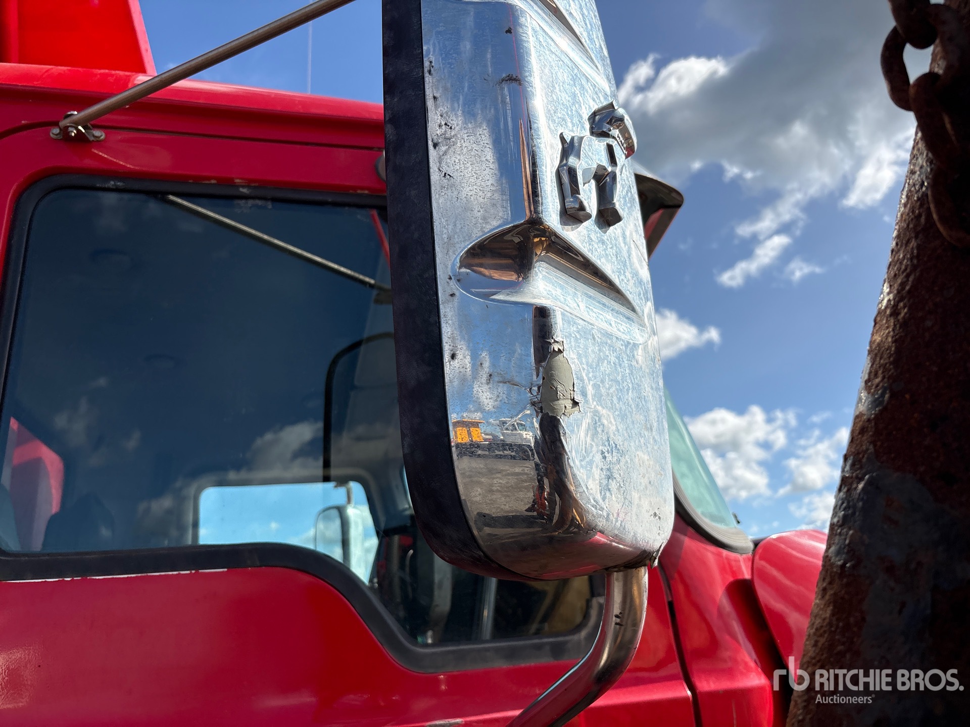 2010 Mack GU813