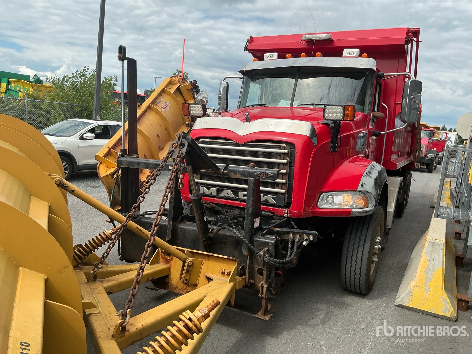 2010 Mack GU813