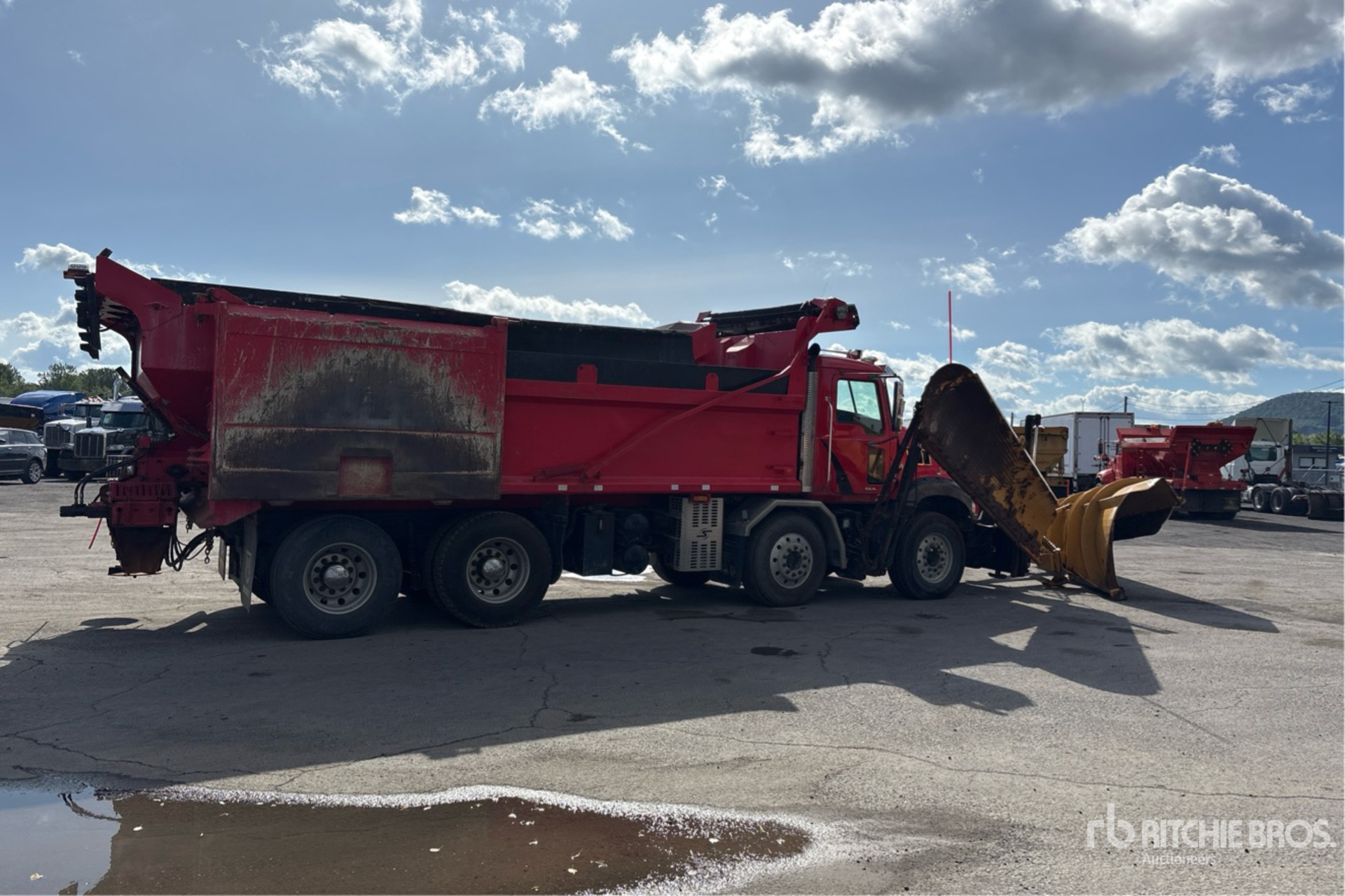 2010 Mack GU813