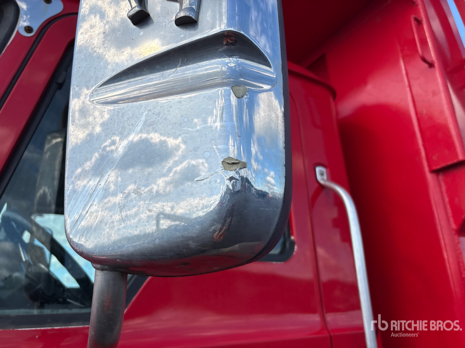 2010 Mack GU813