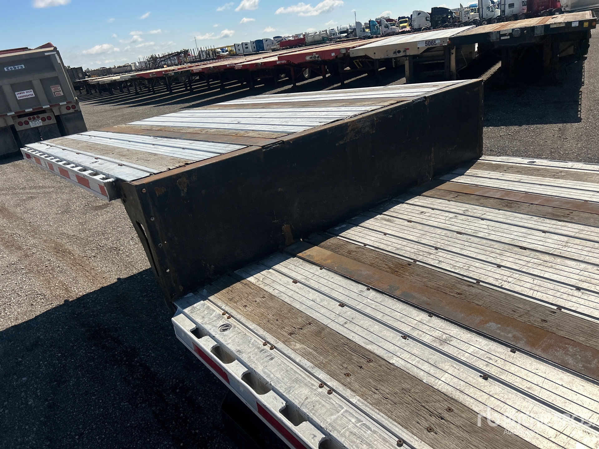 2013 Fontaine 53 ft T/A Spread Axle