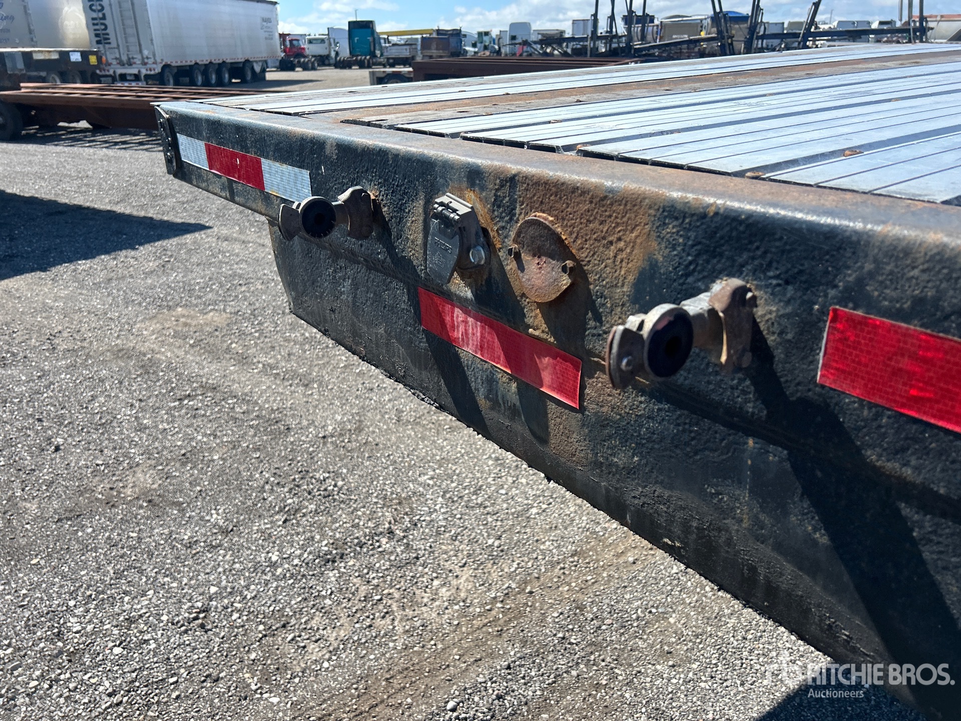 2013 Fontaine 53 ft T/A Spread Axle