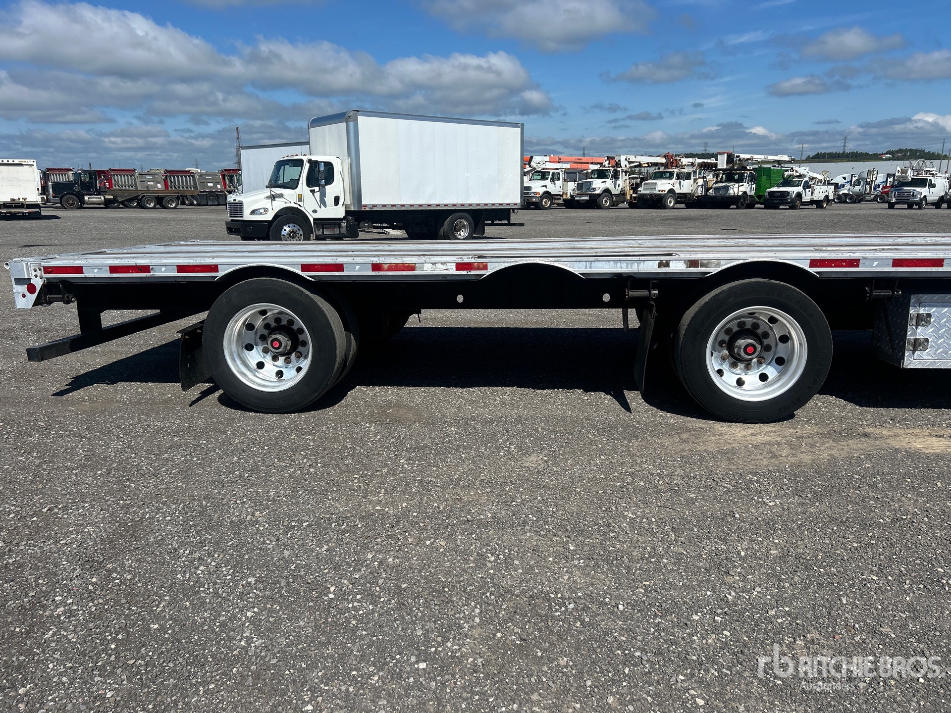 2013 Fontaine 53 ft T/A Spread Axle