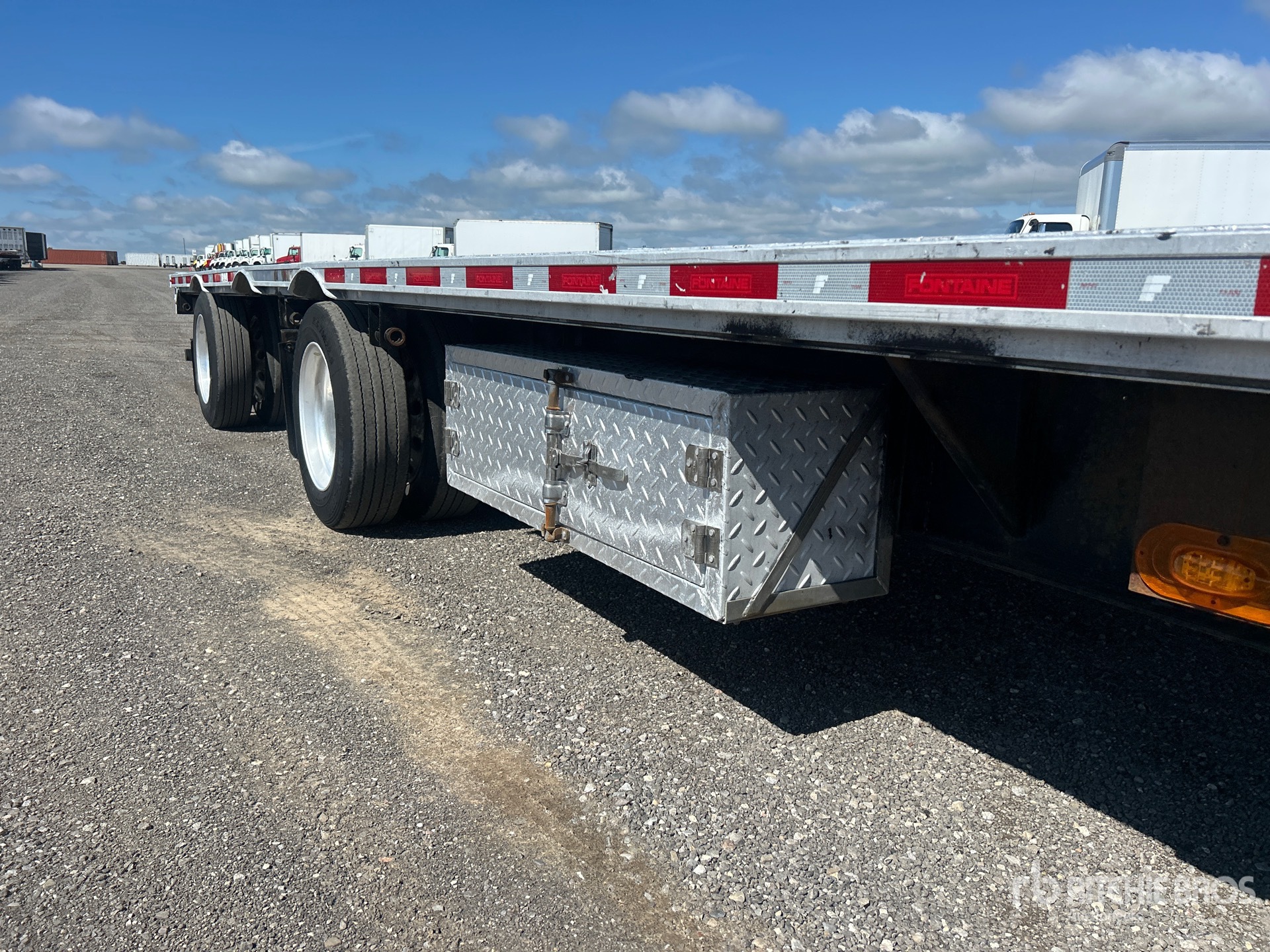 2013 Fontaine 53 ft T/A Spread Axle