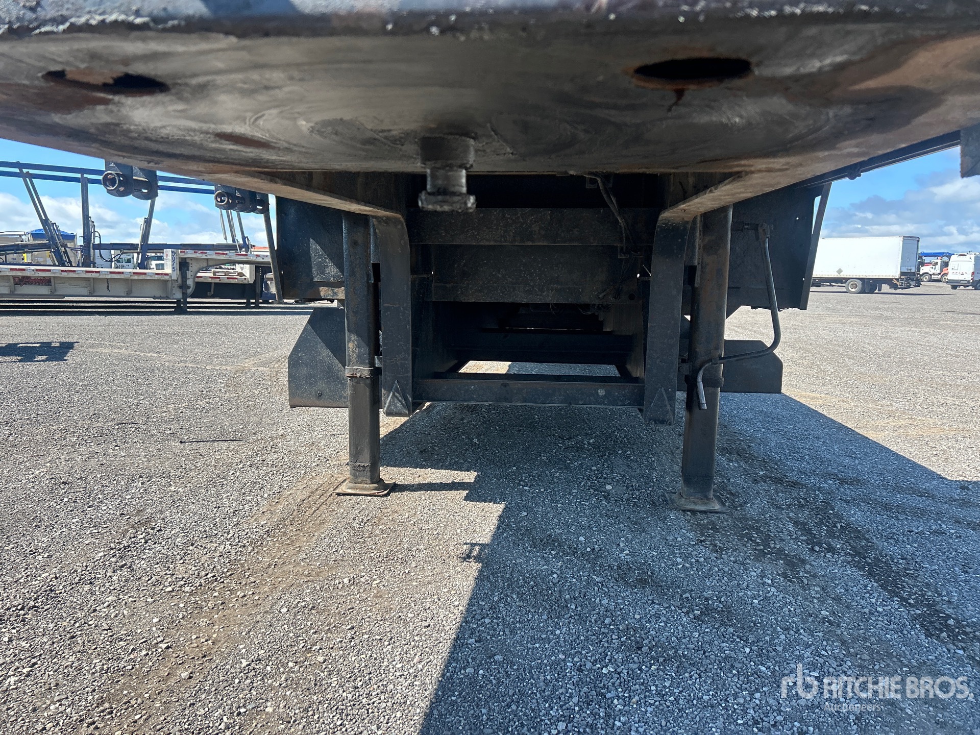 2013 Fontaine 53 ft T/A Spread Axle