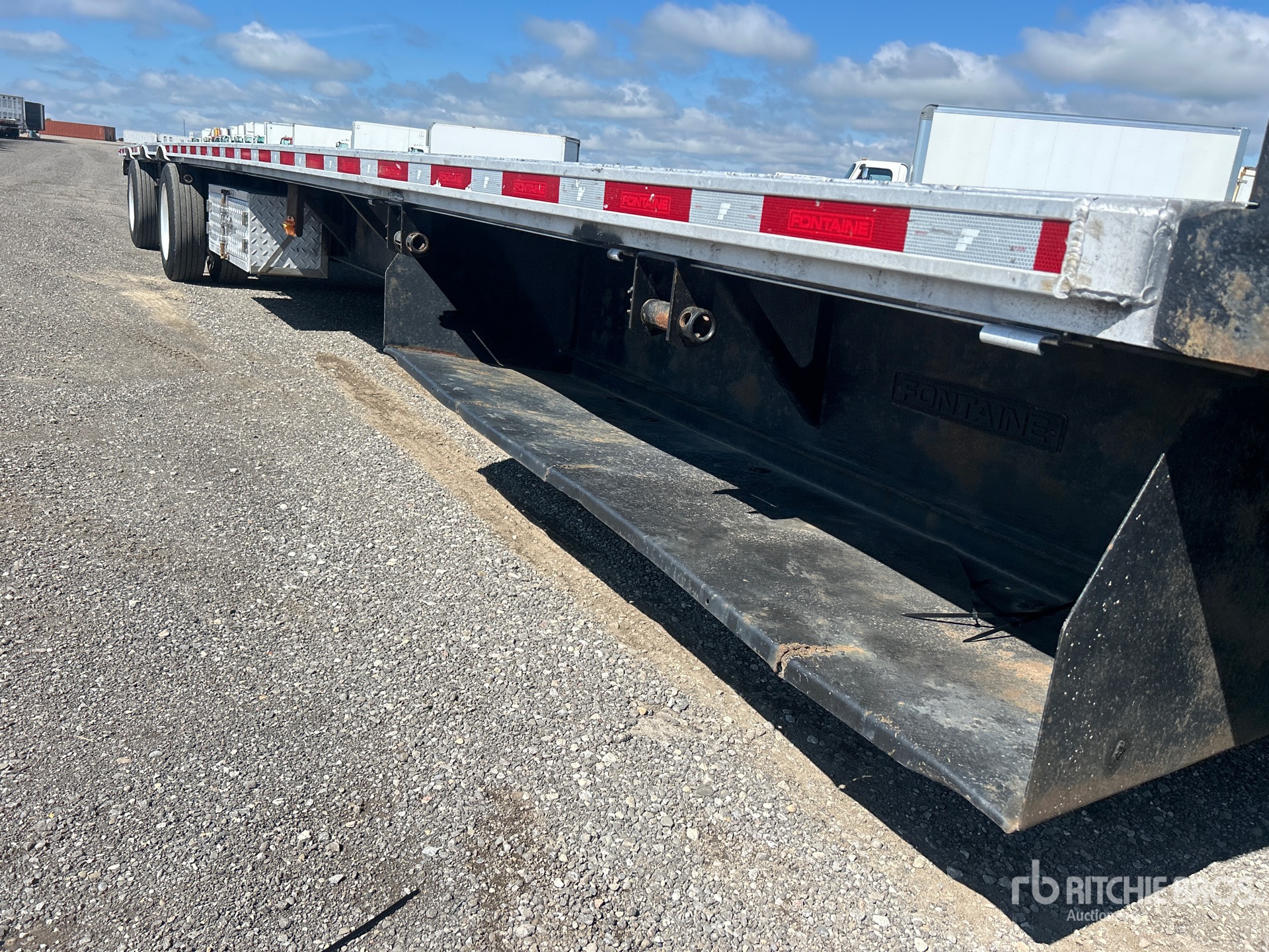 2013 Fontaine 53 ft T/A Spread Axle