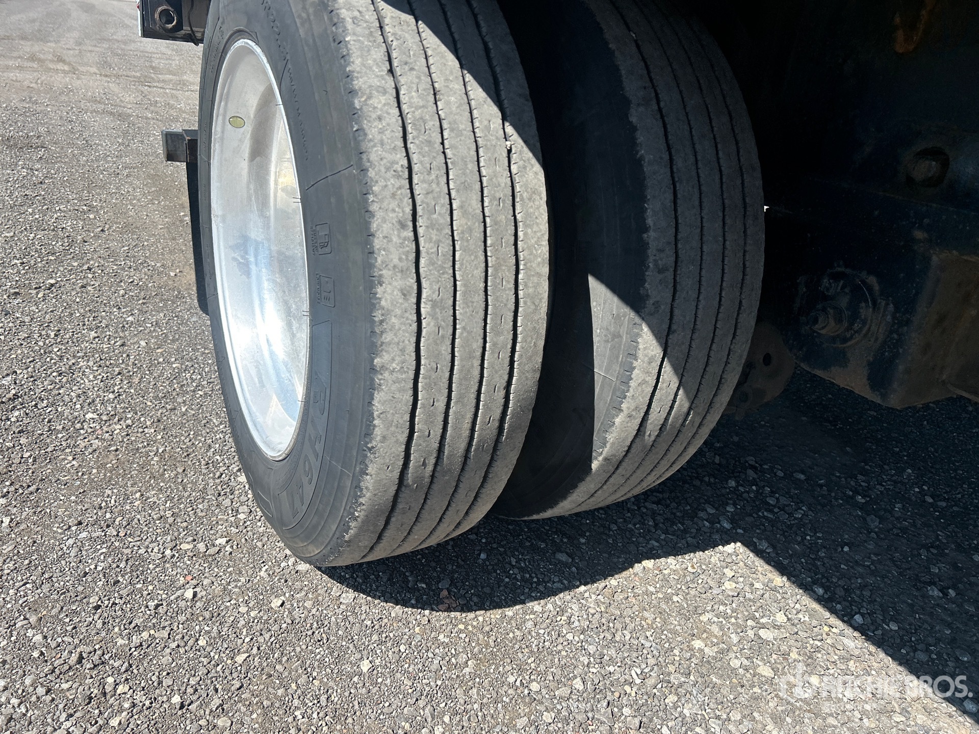 2013 Fontaine 53 ft T/A Spread Axle