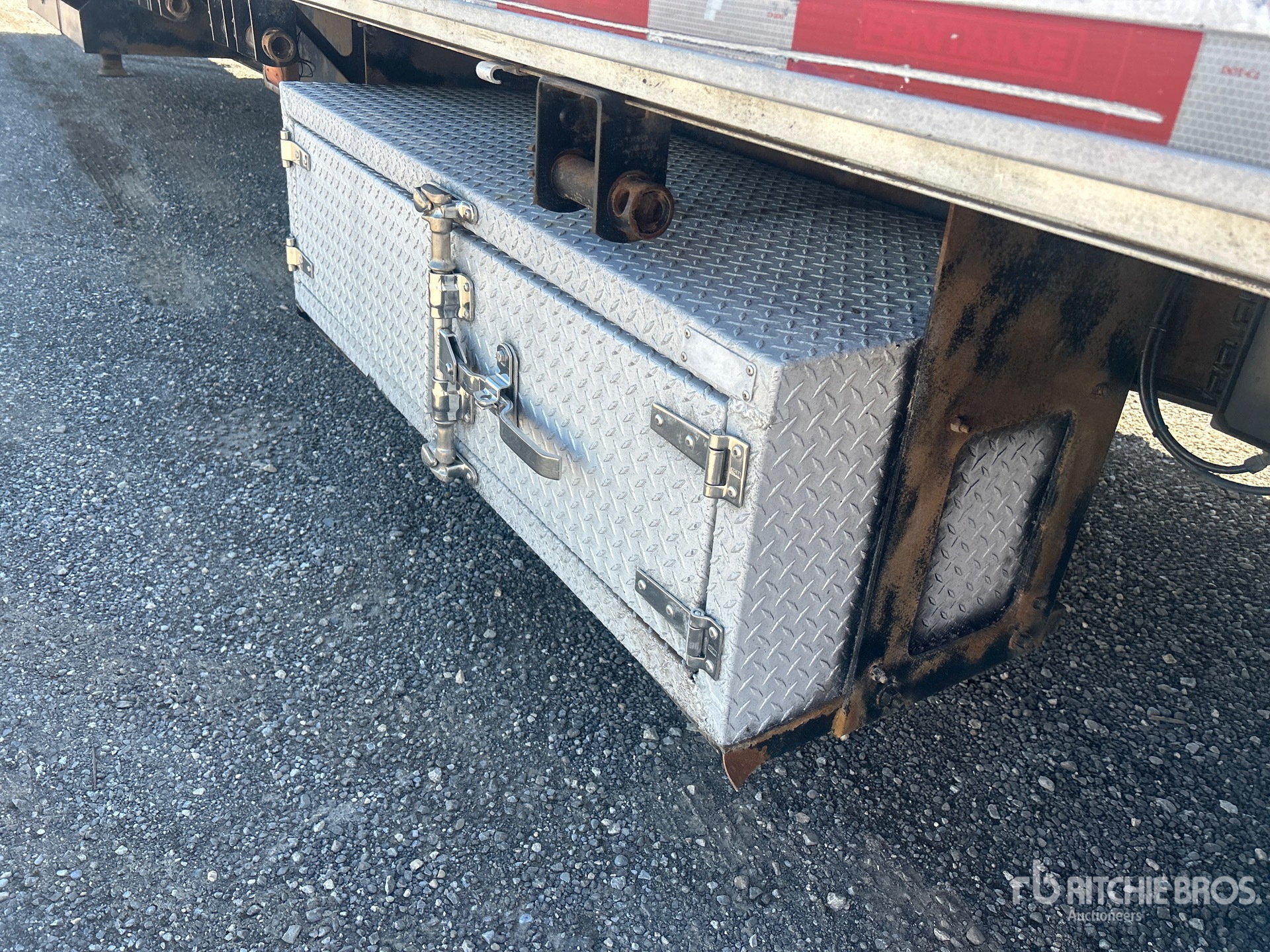 2013 Fontaine 53 ft T/A Spread Axle