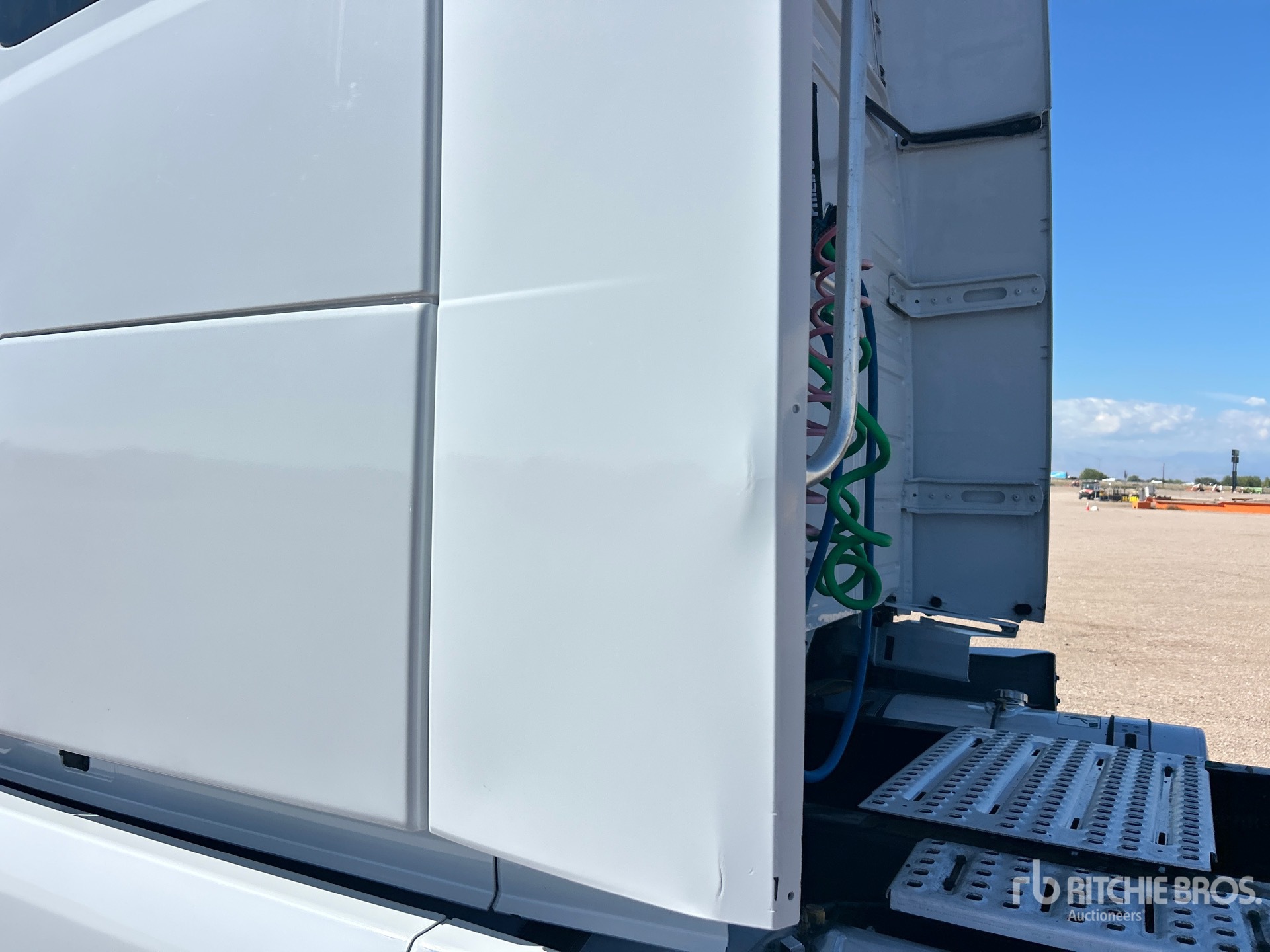 2022 Volvo VNL760
