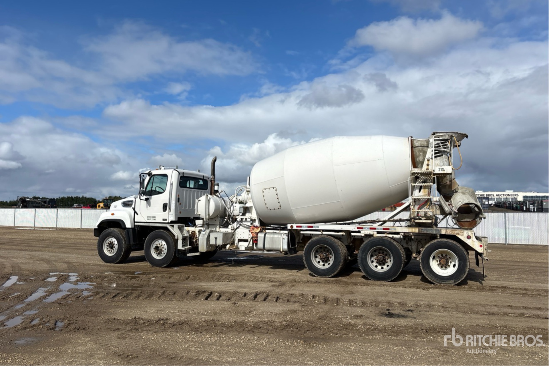 2012 Freightliner 114 SD
