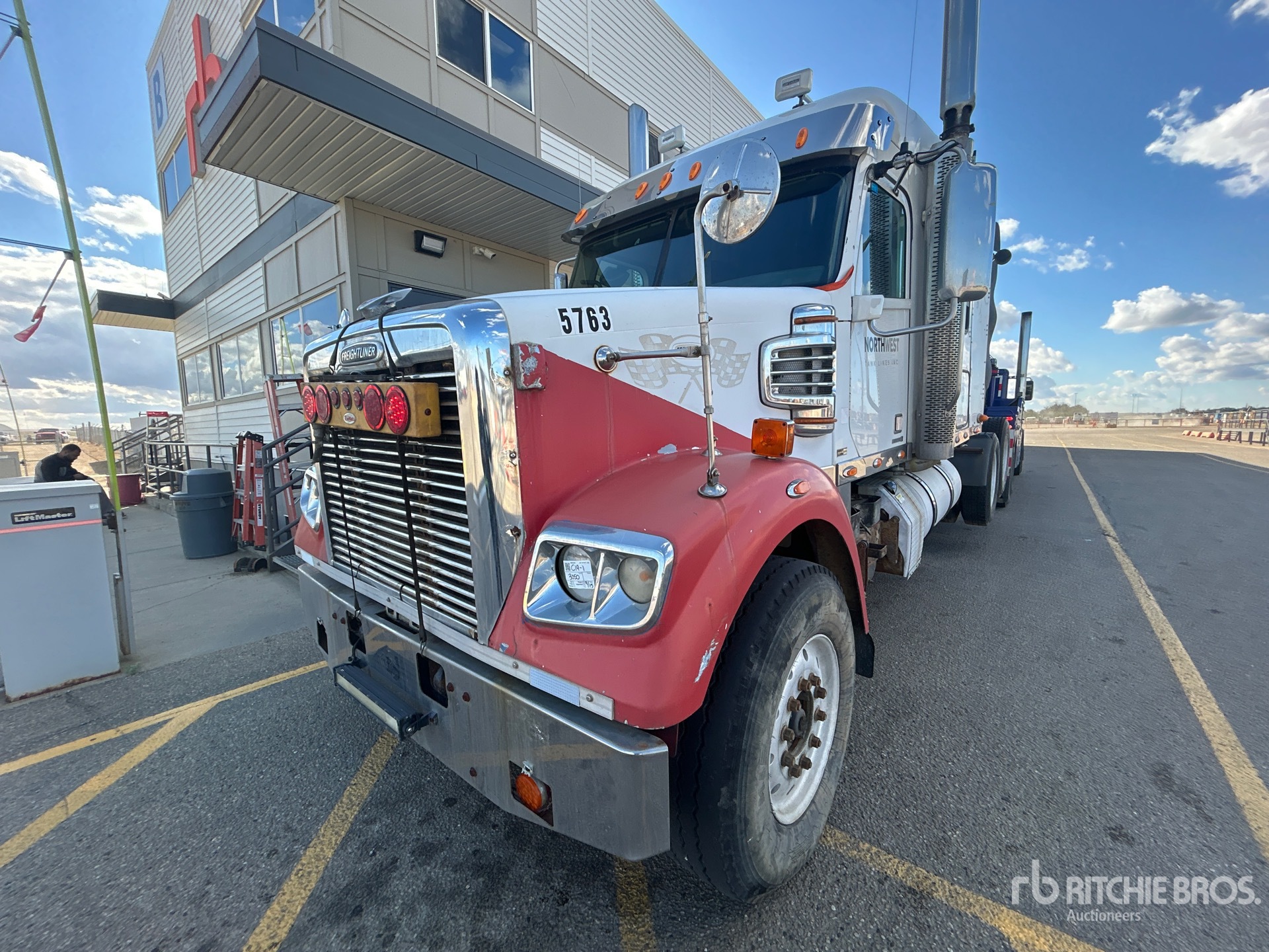 2012 Freightliner Coronado 122