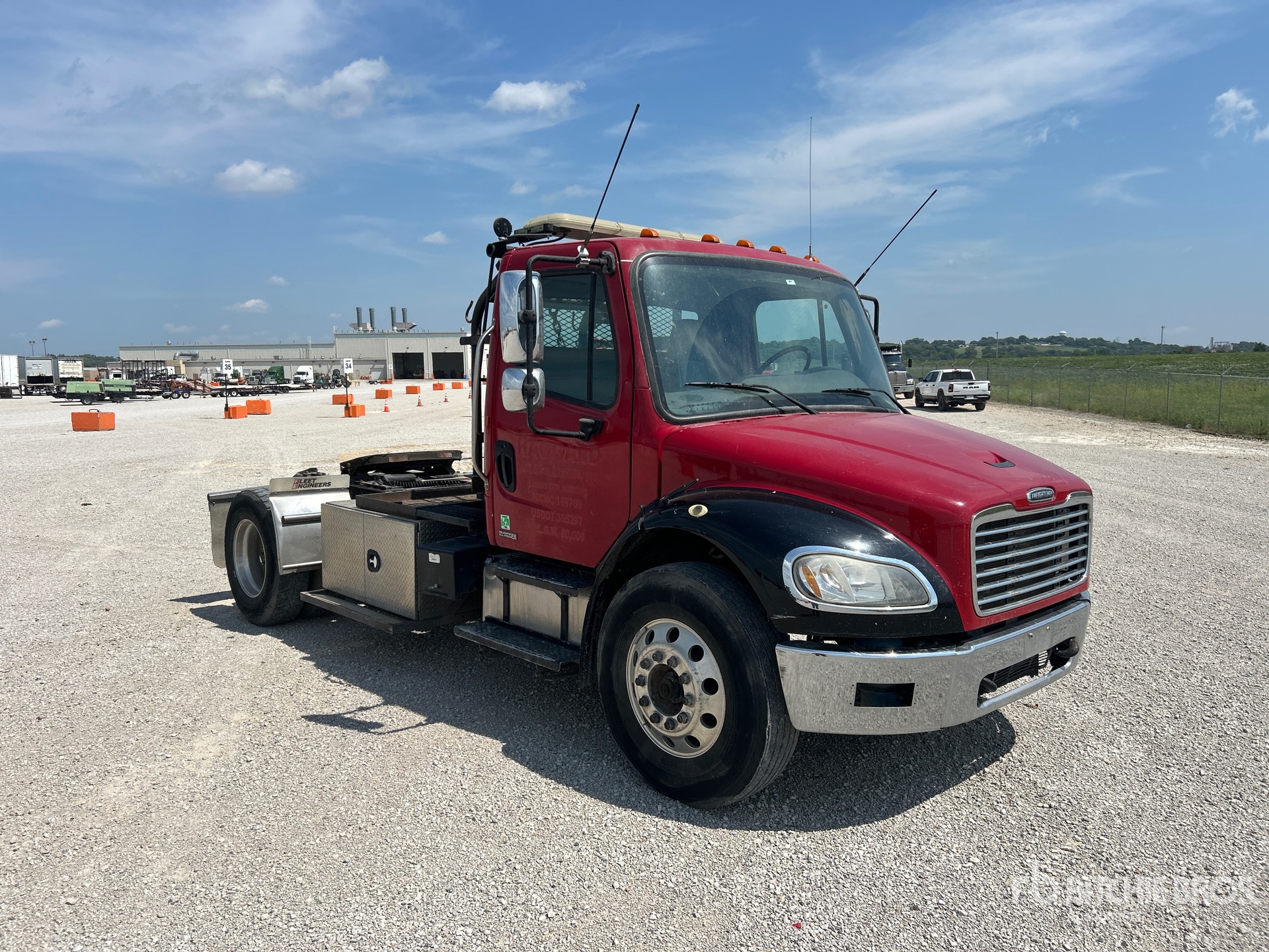 2010 Freightliner M2 106