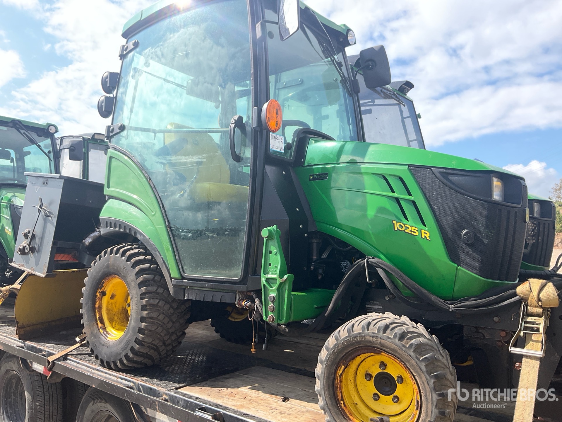 Photo of 2021 John Deere 1025R