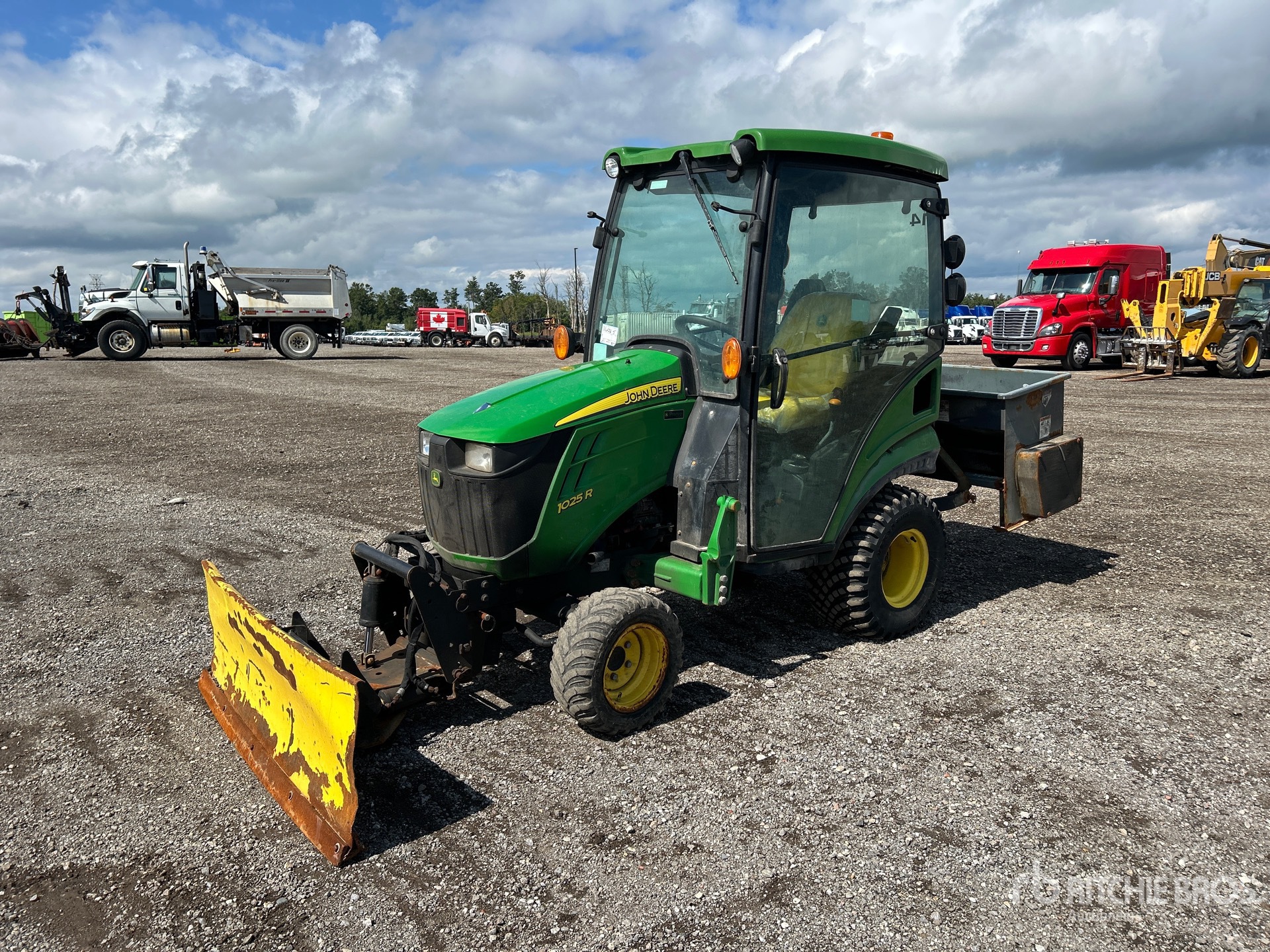 Photo of 2021 John Deere 1025R
