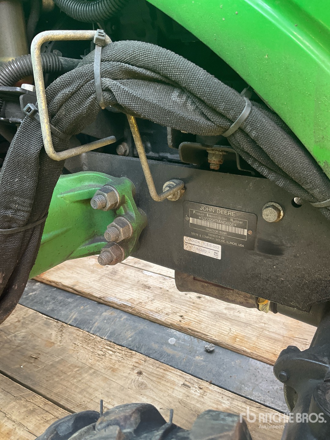 Photo of 2021 John Deere 1025R