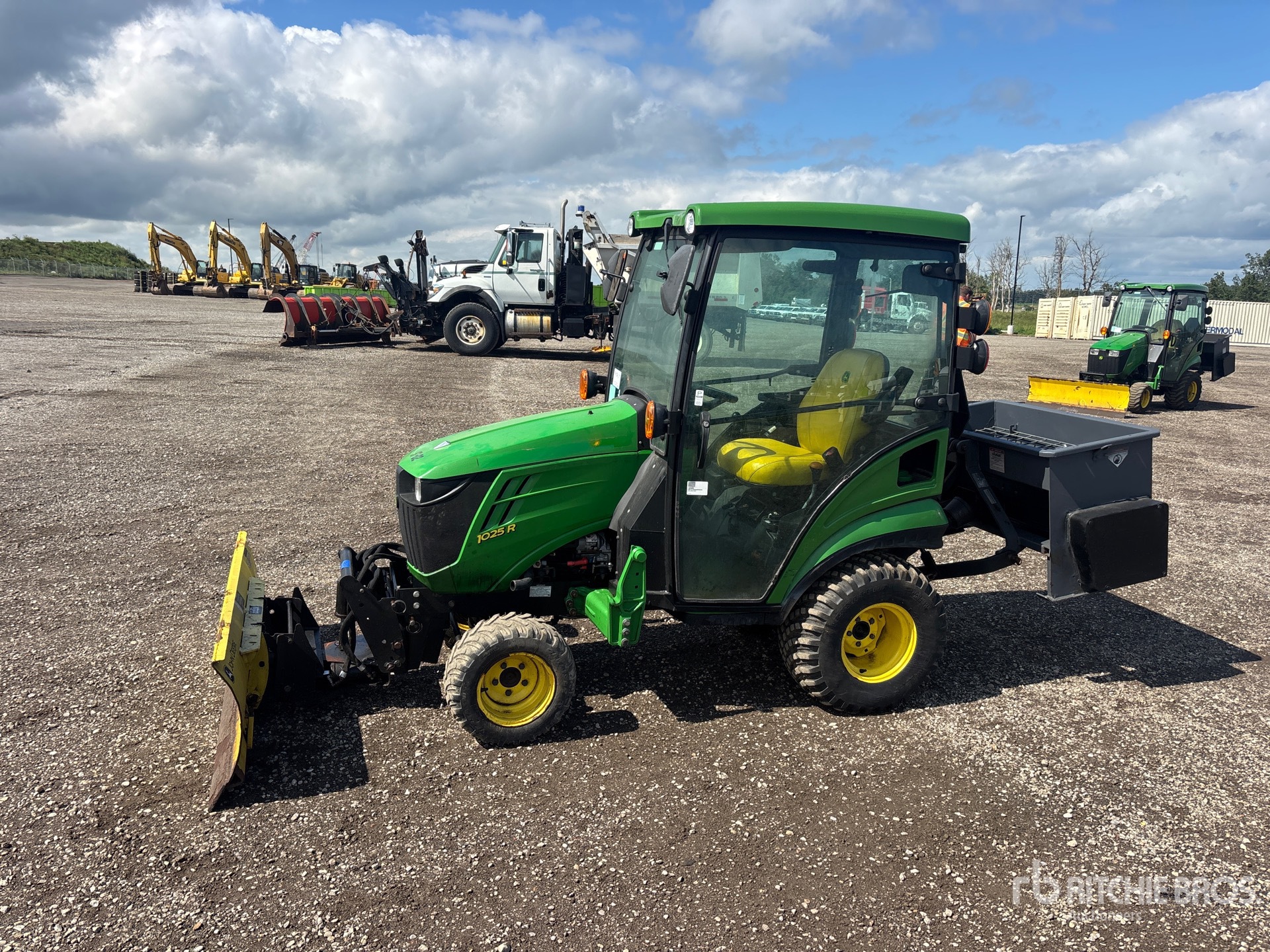 Photo of 2021 John Deere 1025R