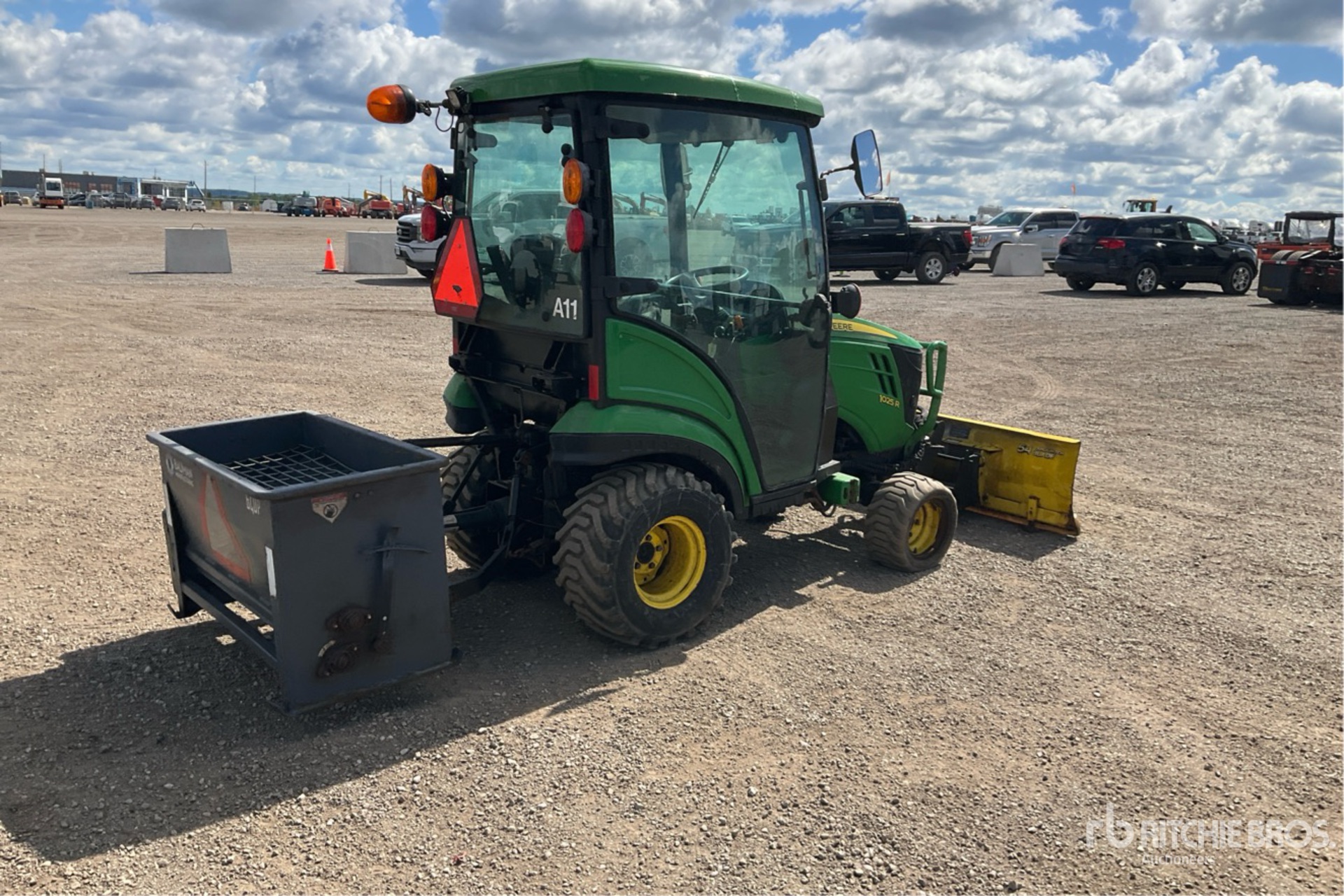 2019 John Deere 1025R