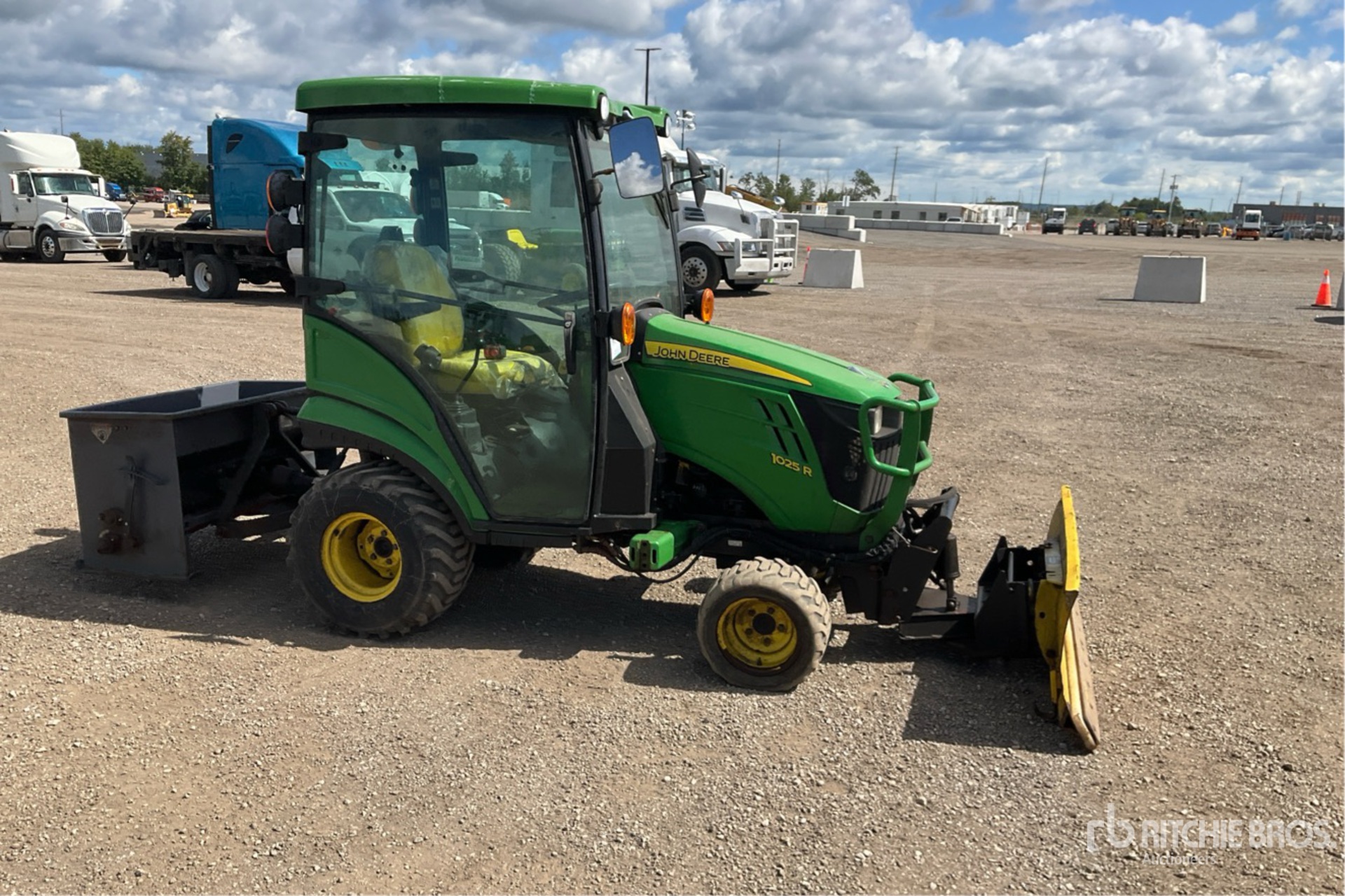 2019 John Deere 1025R