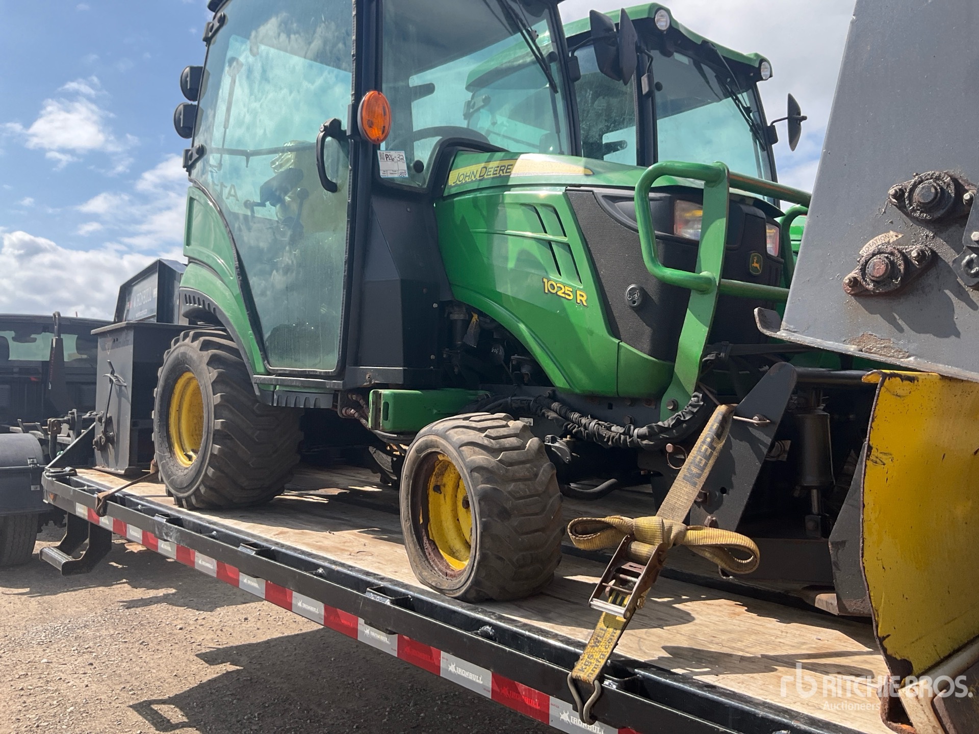 Photo of 2019 John Deere 1025R