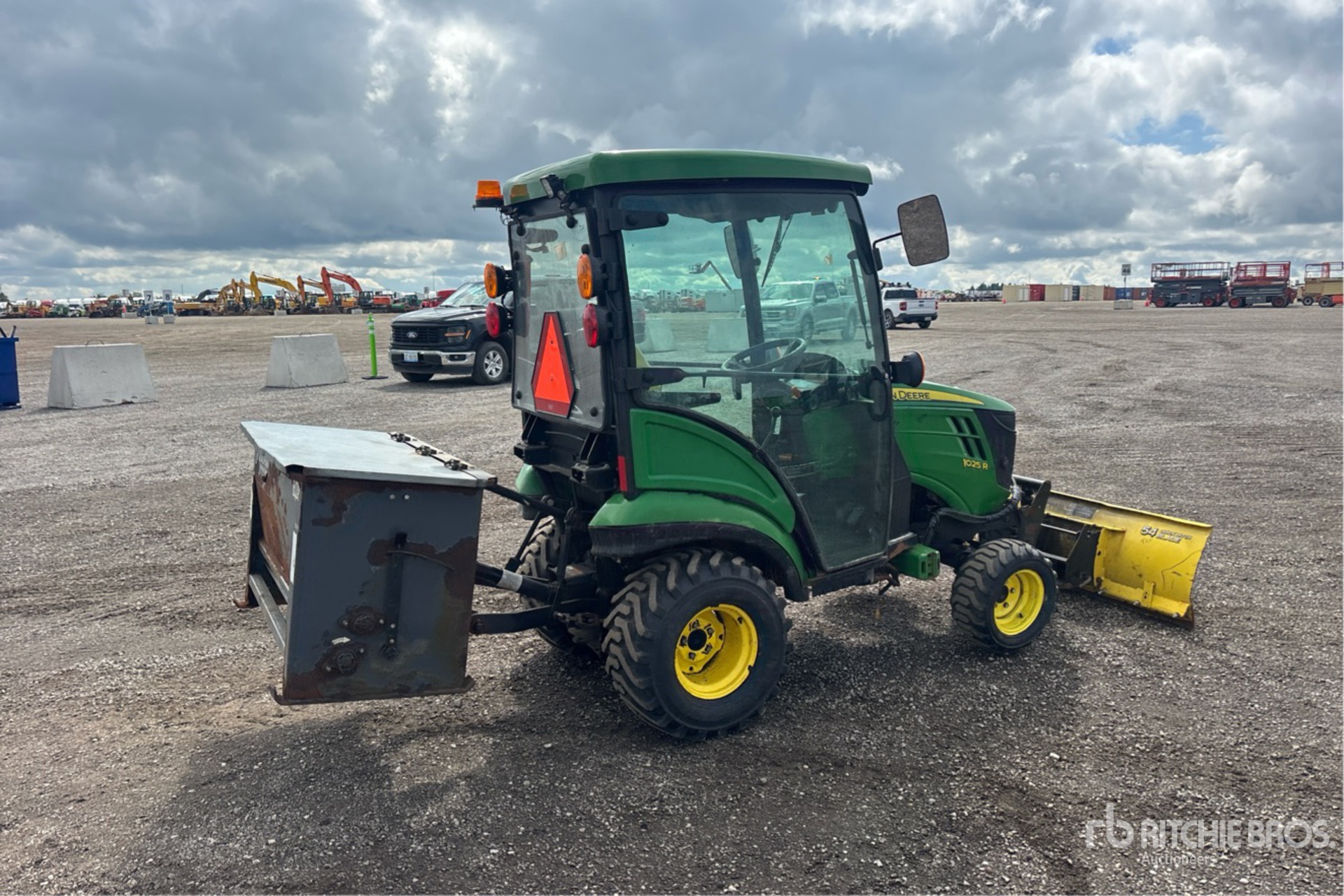 2019 John Deere 1025R