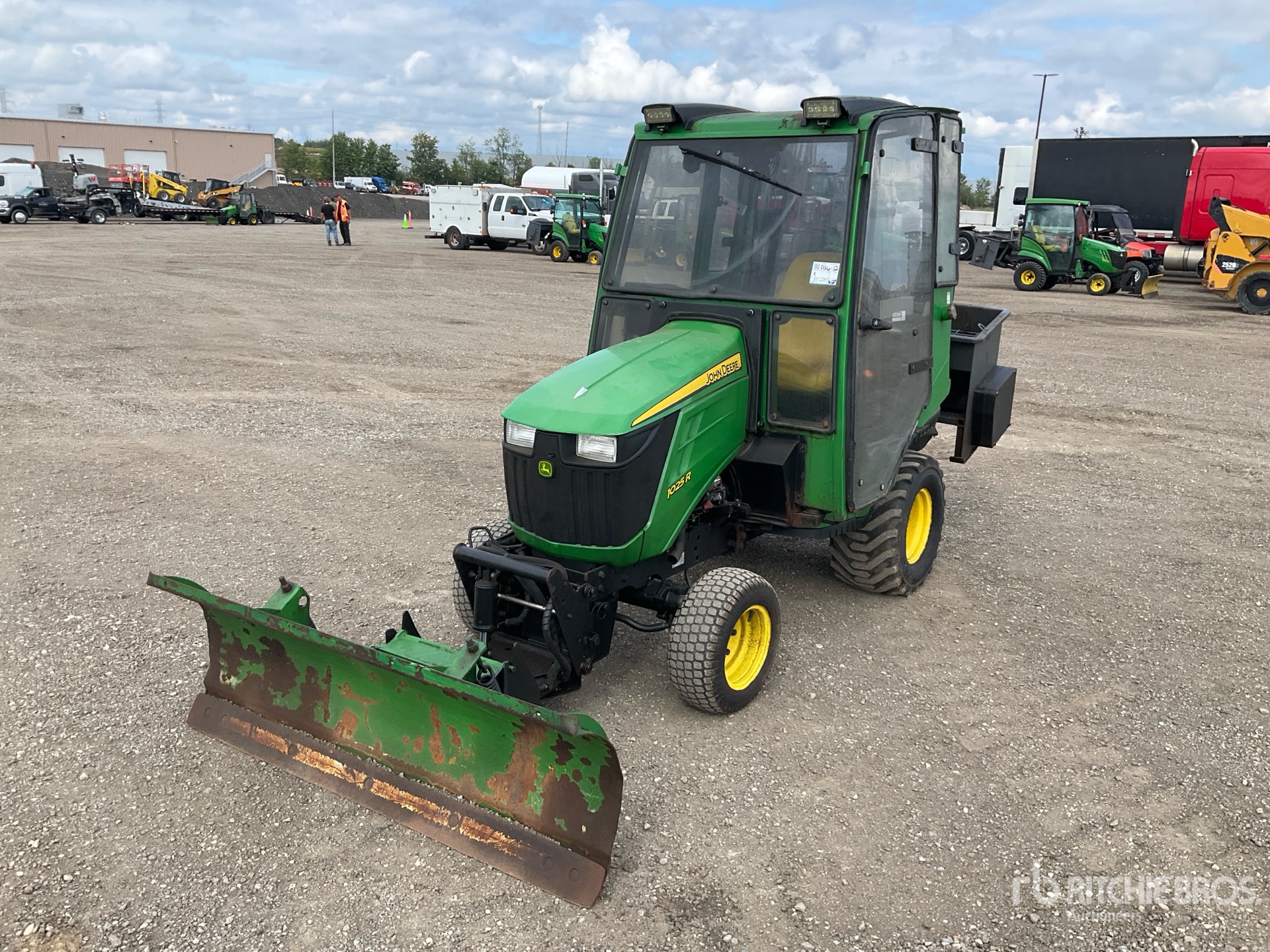 Photo of 2014 John Deere 1025R