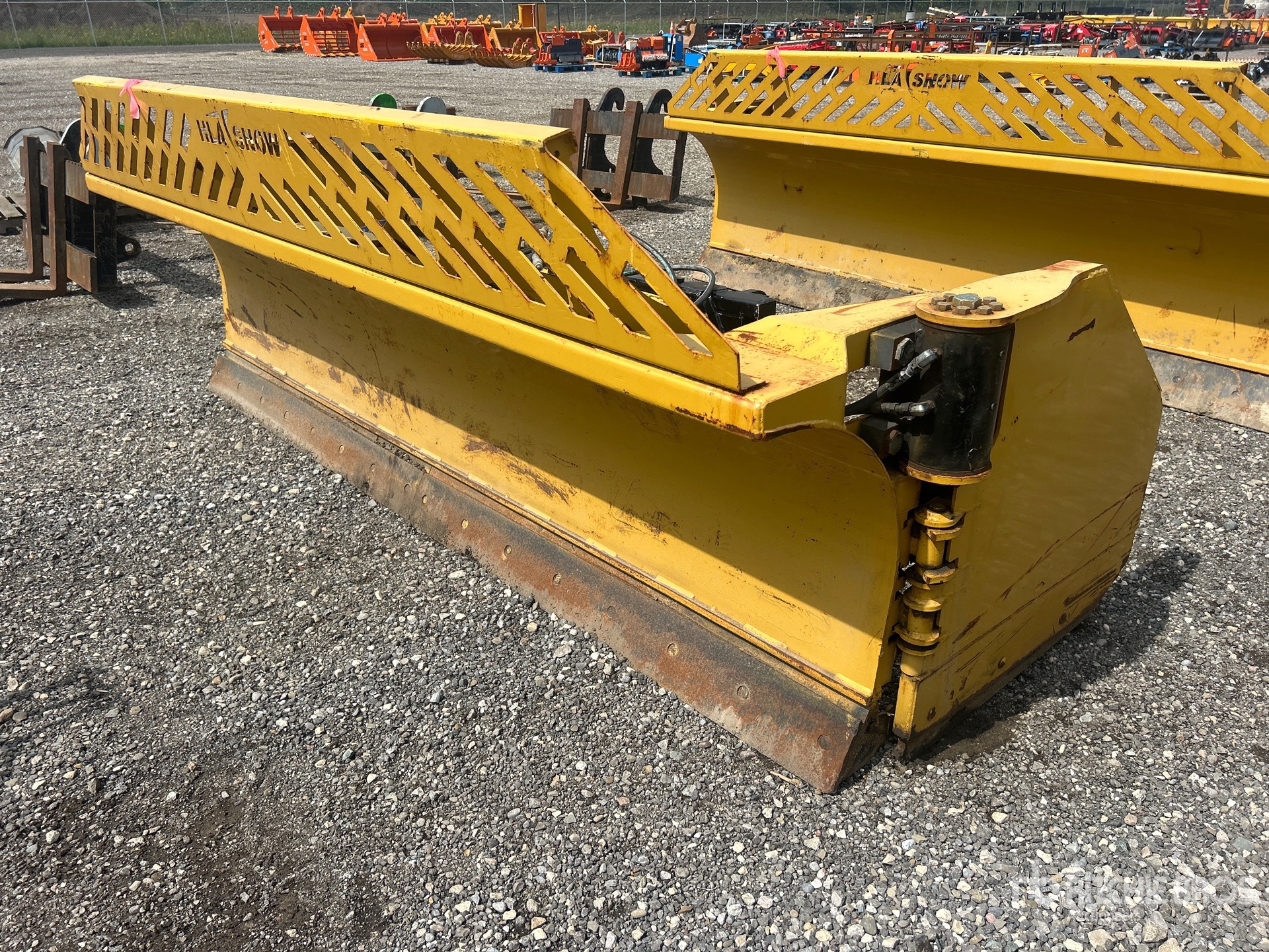 Photo of 2016 Hla Snow 4200 SERIES