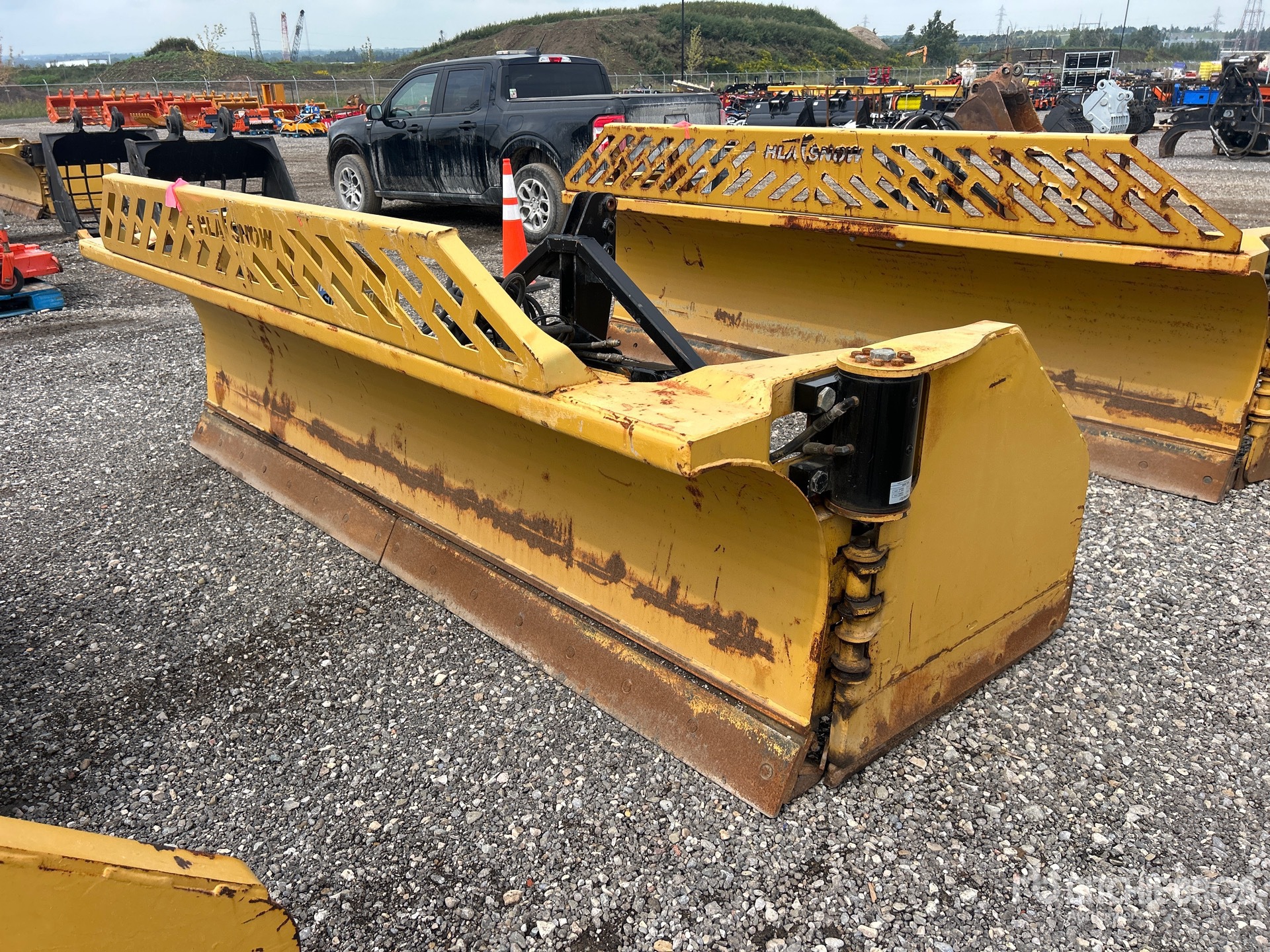 Photo of 2014 Hla Snow 4200 SERIES