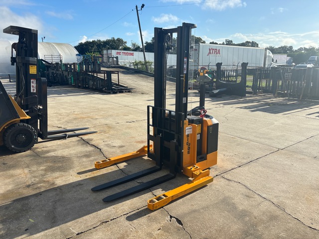 2025 (unverified) Big Joe PDS30 3000 lb Electric Pallet Jack