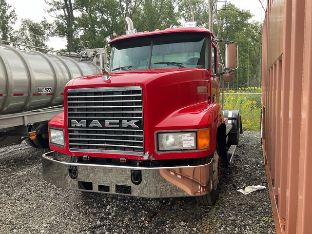 1998 Mack CH613 6x4 Winch Truck (Inoperable)