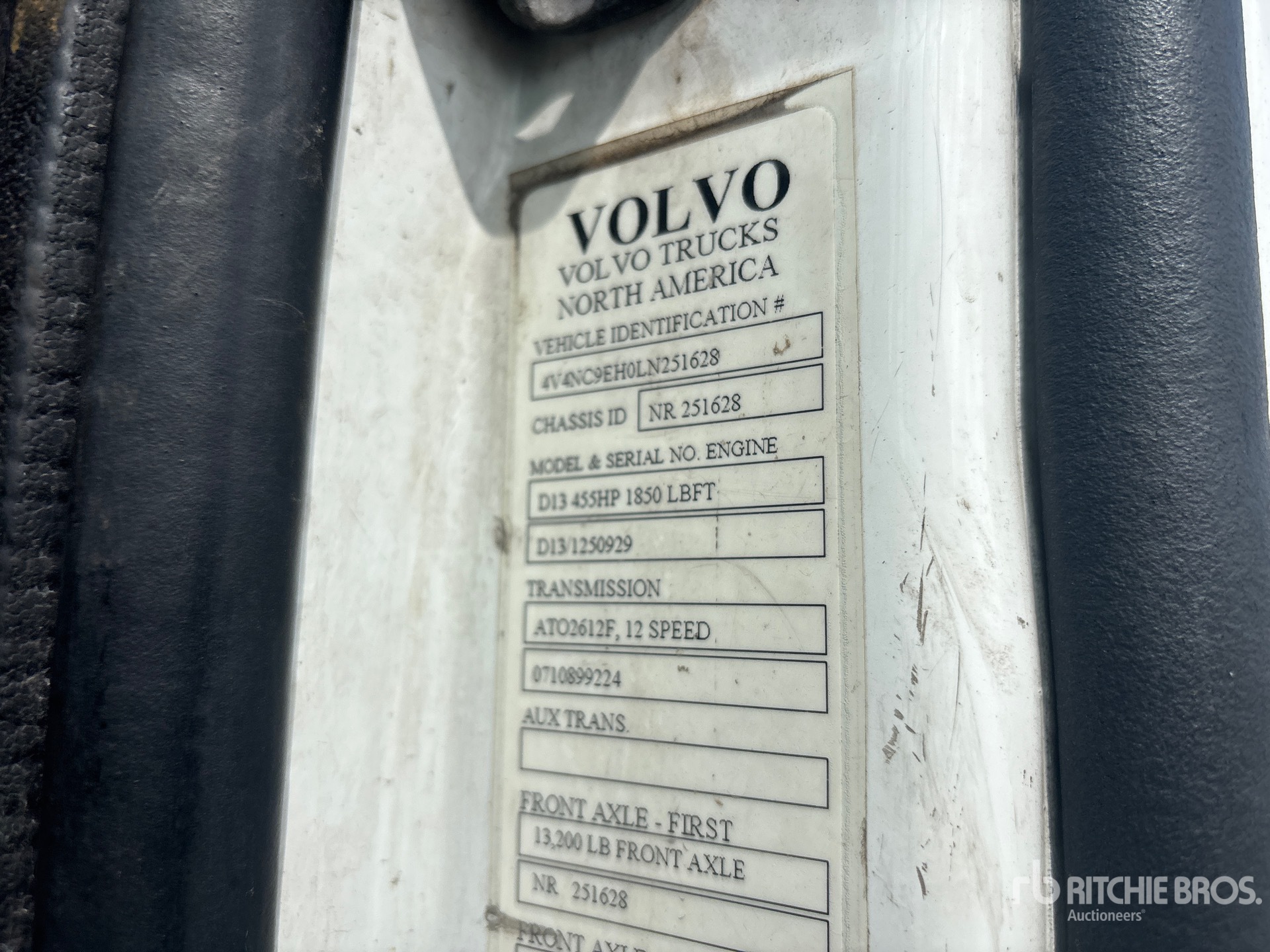 2020 Volvo VNL760