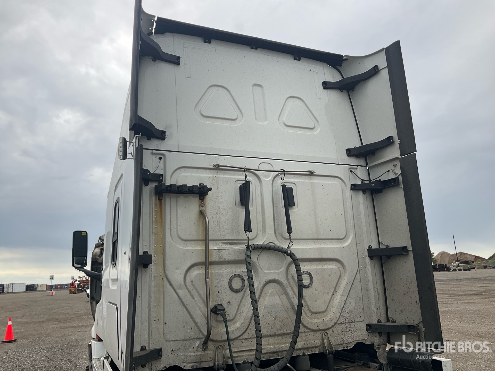 2020 Freightliner CASCADIA 126